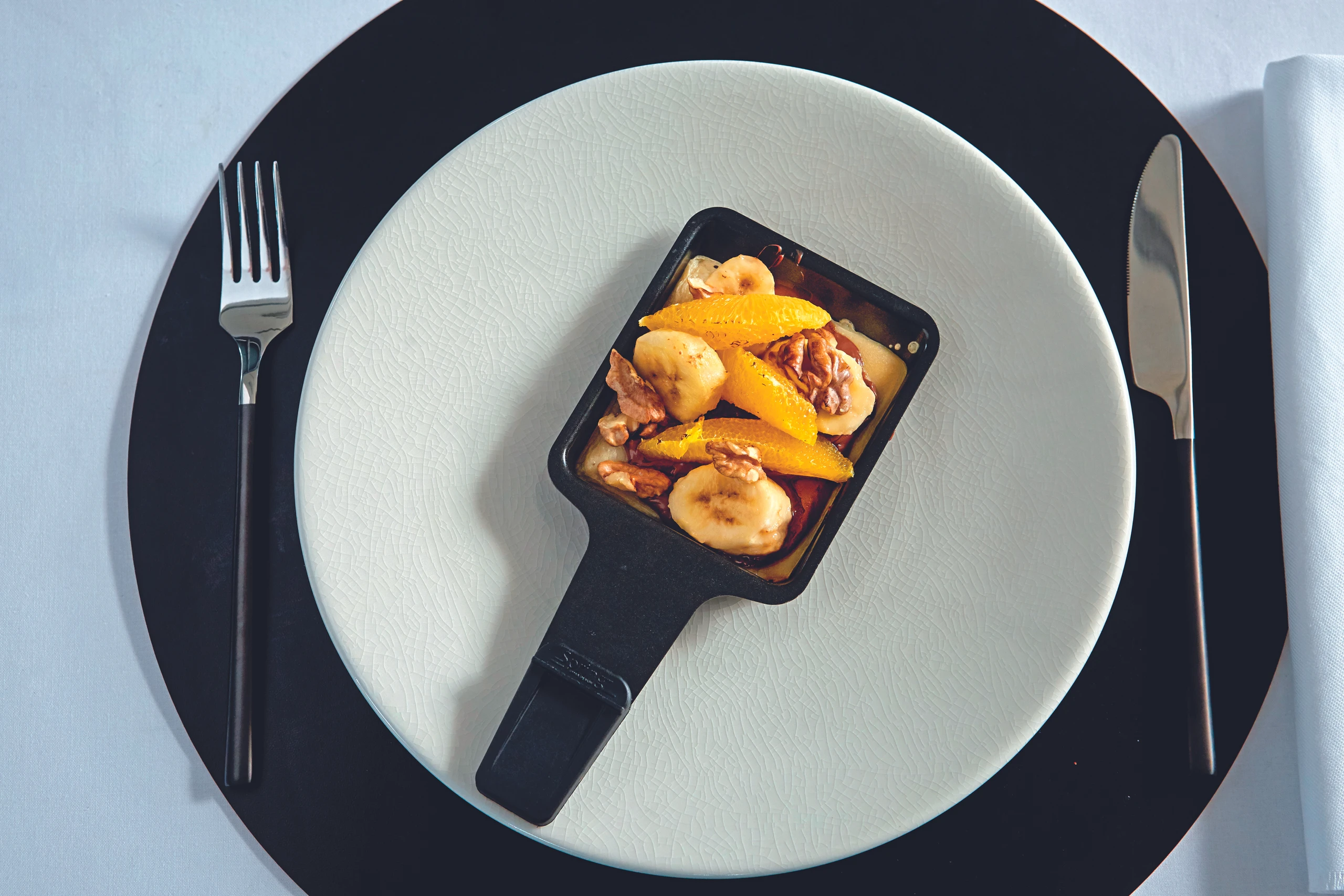 Raclette: Nougat-Schokocrêpes mit Orangen, Bananen und Nüssen