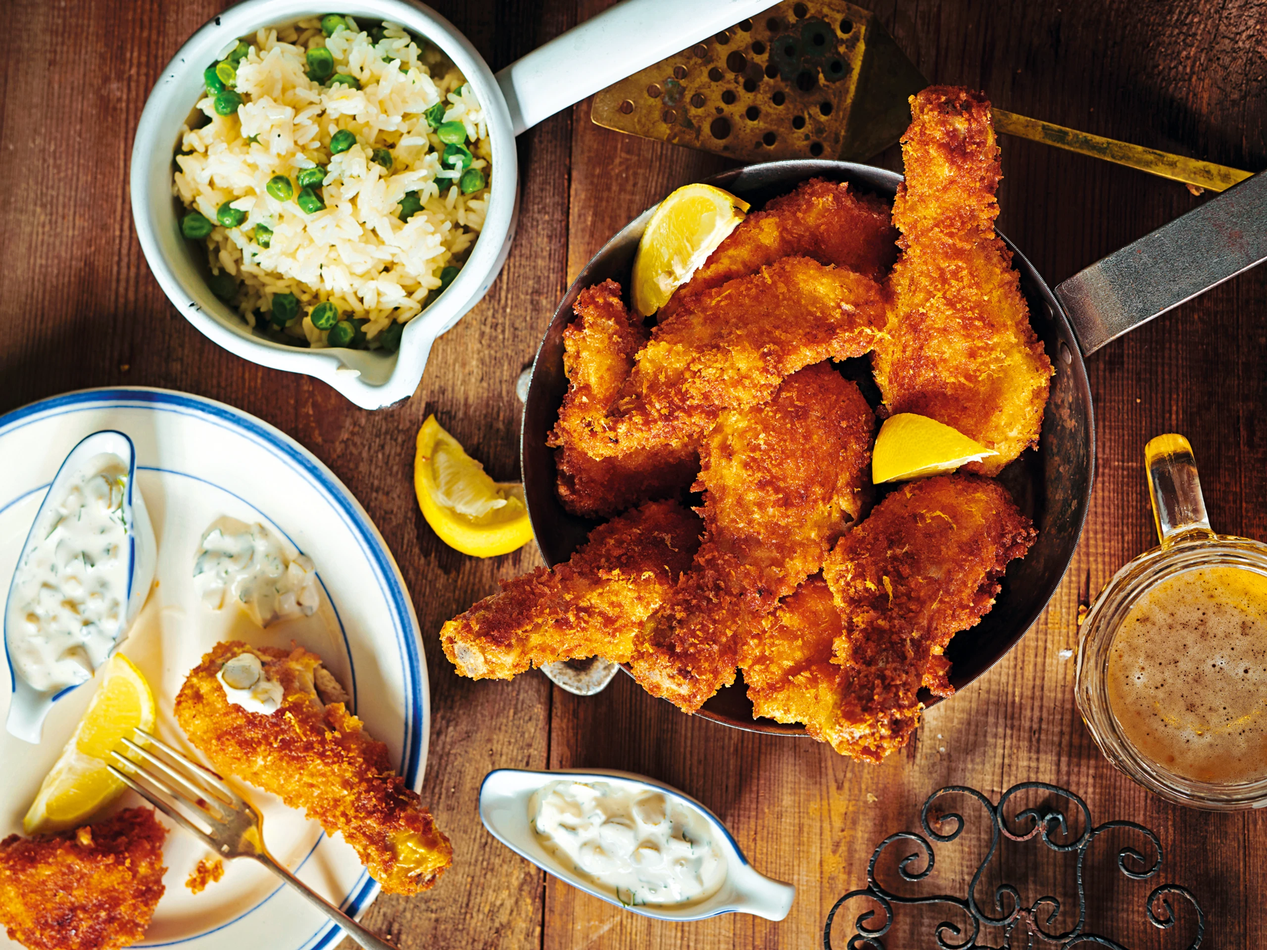 Zitronen-Backhendl mit Risipisi und Sauce Tartare