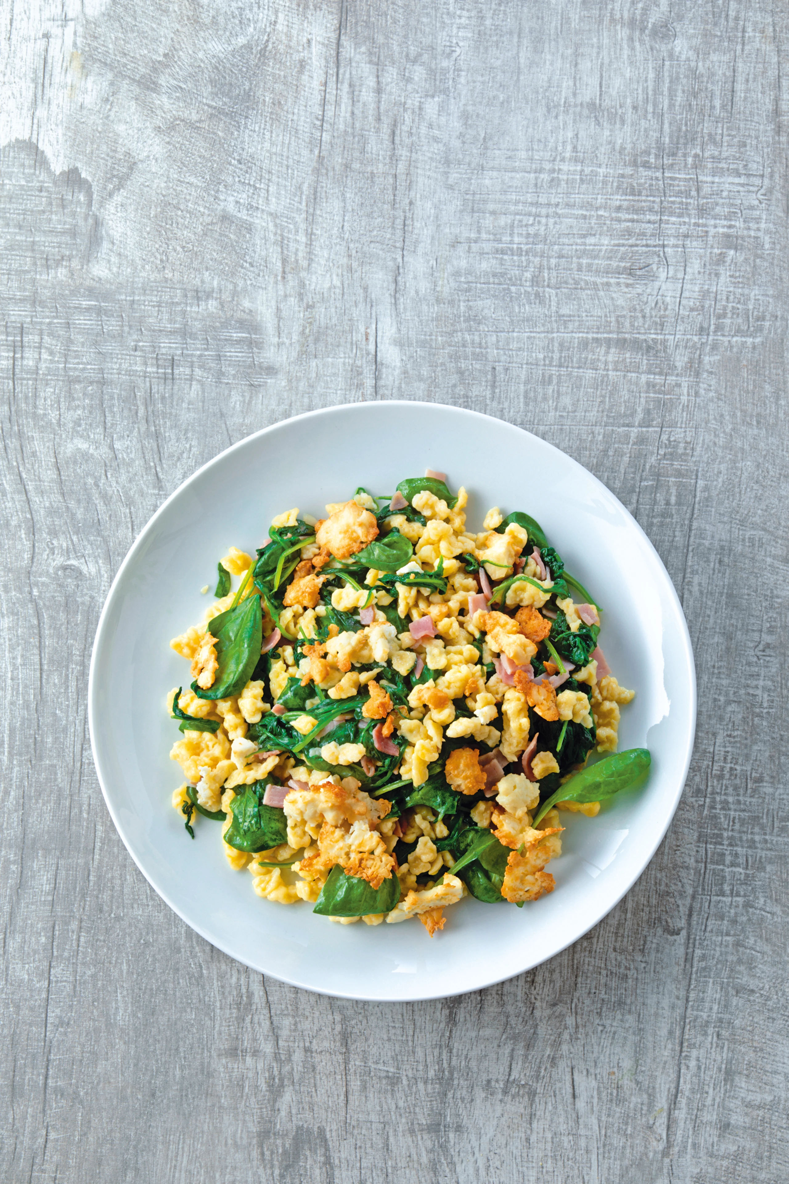 Spinatnockerl mit Schinken und Feta