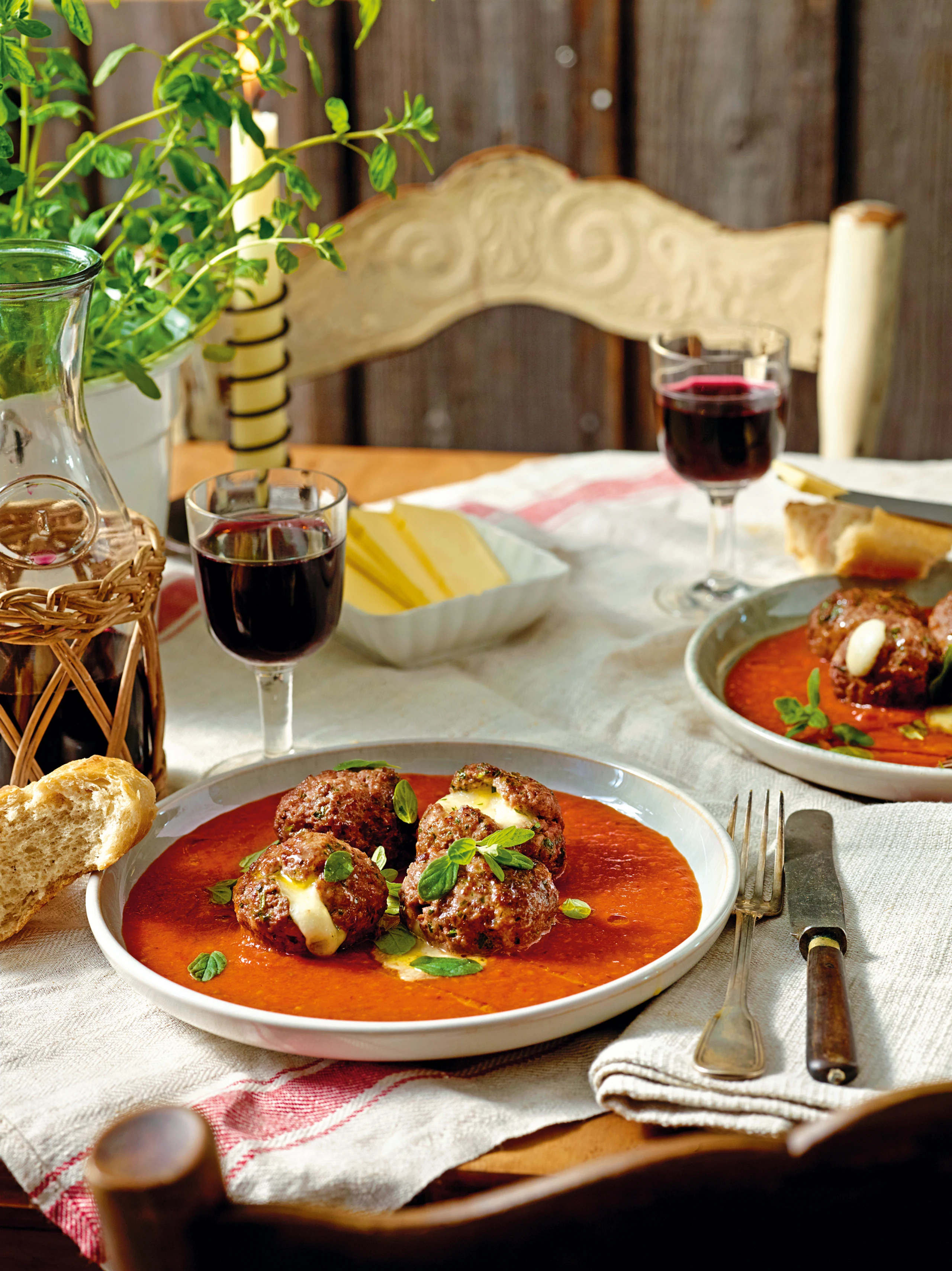 Polpette mit Mozzarellafülle in Paradeissauce