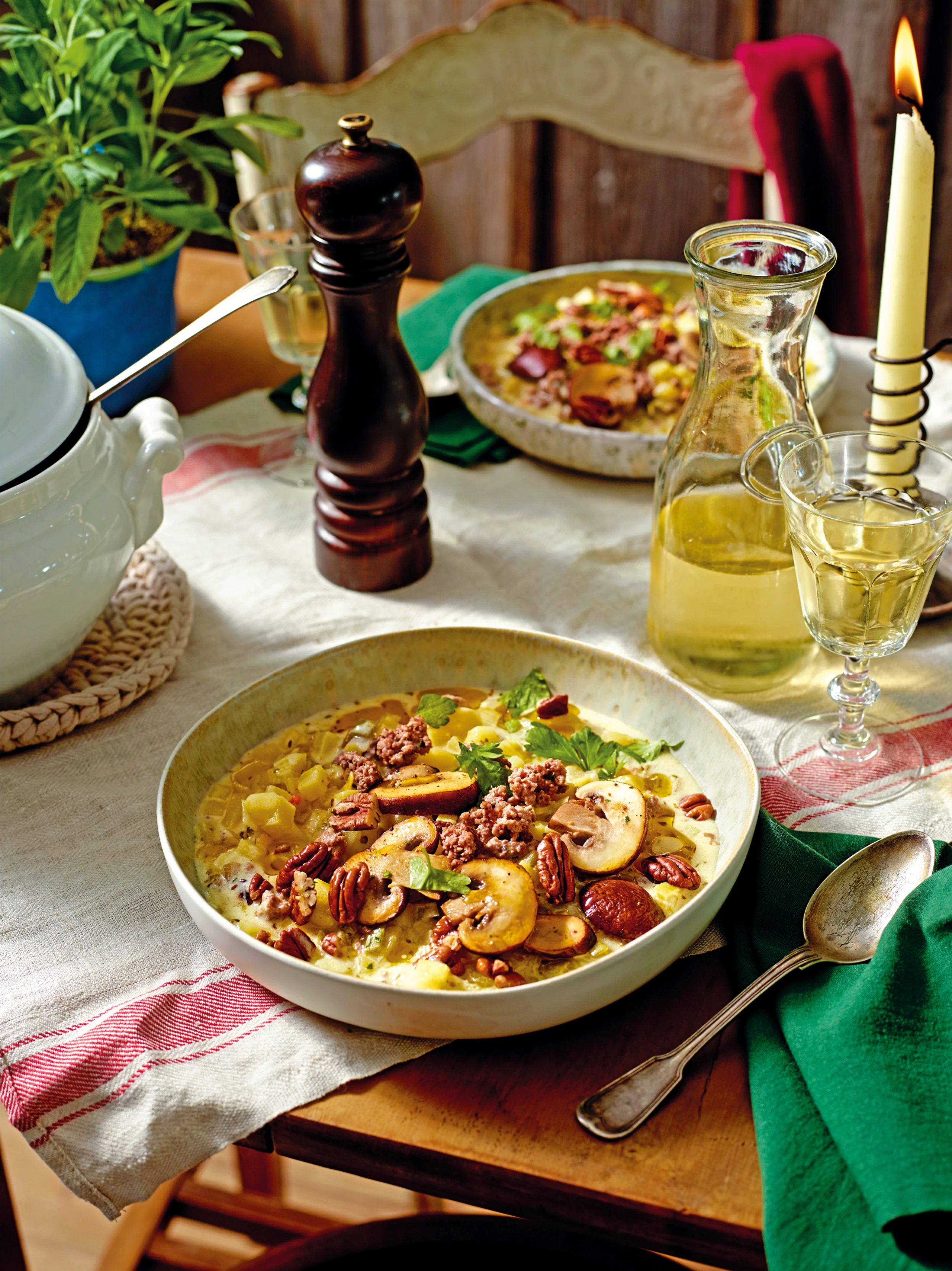 Erdäpfel-Lauchsuppe mit Faschiertem
