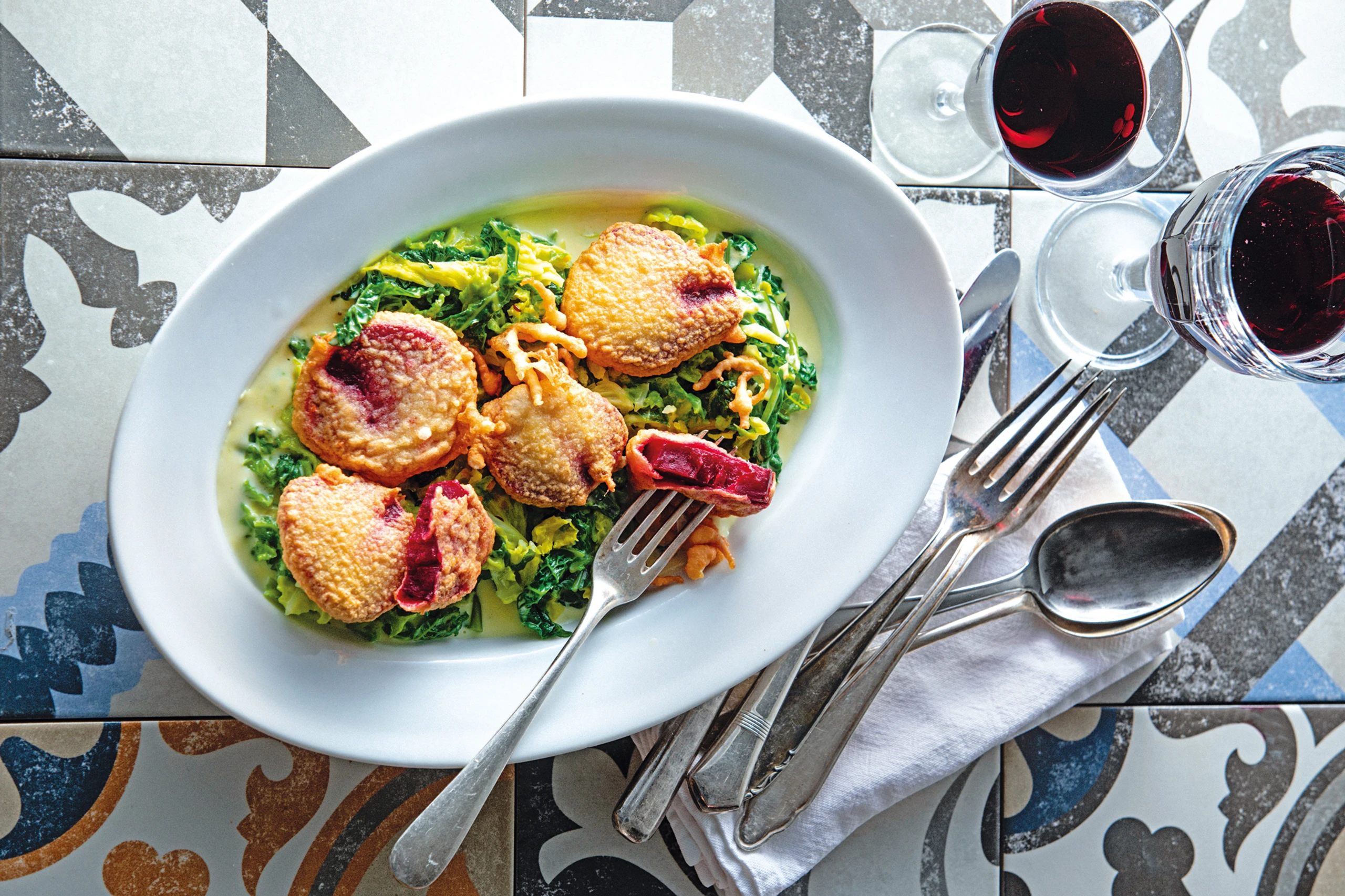 Gebackene Rote Rüben auf Kohlgemüse