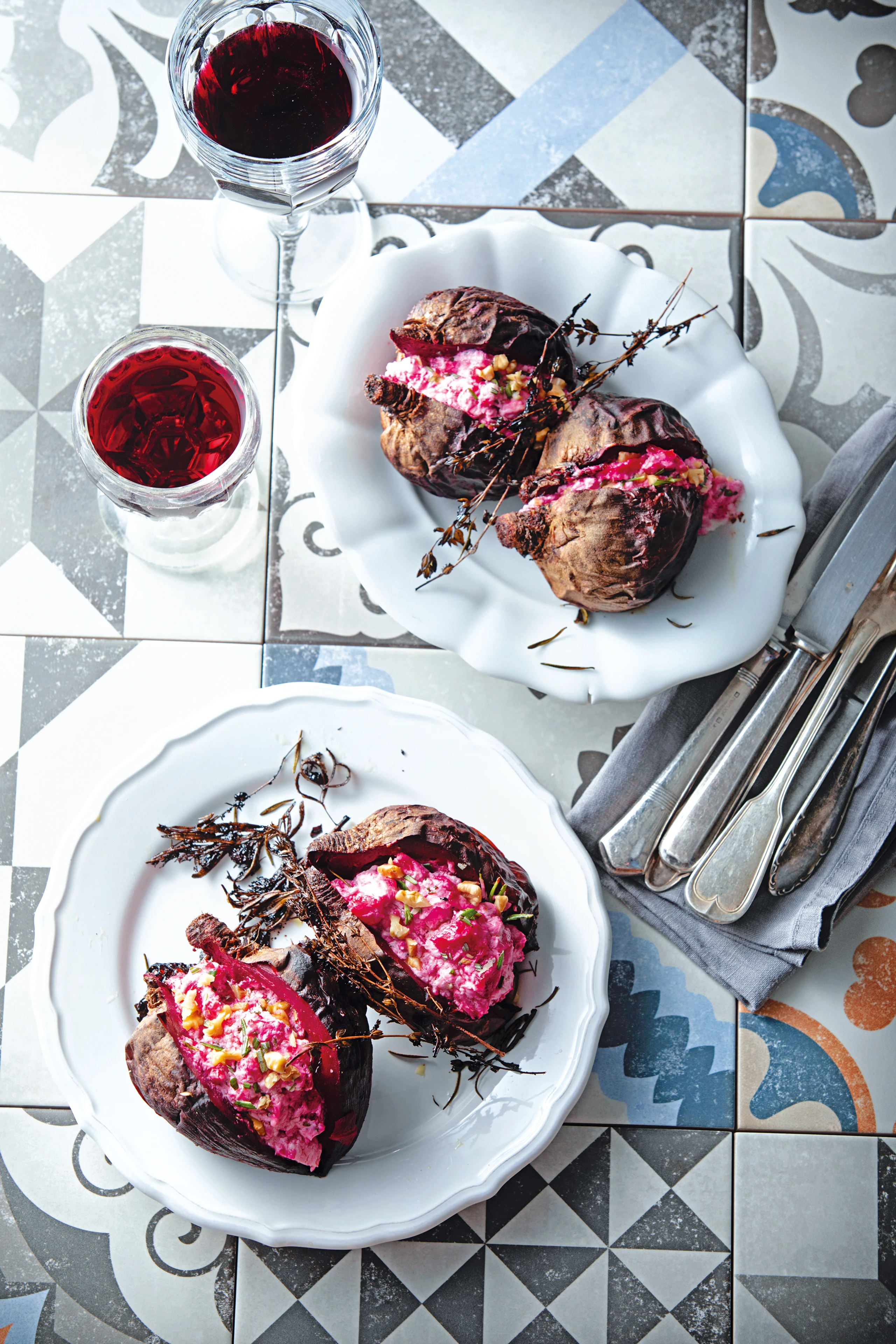 Gefüllte Rote Rüben mit Ziegenkäse, Rosmarin und Thymian