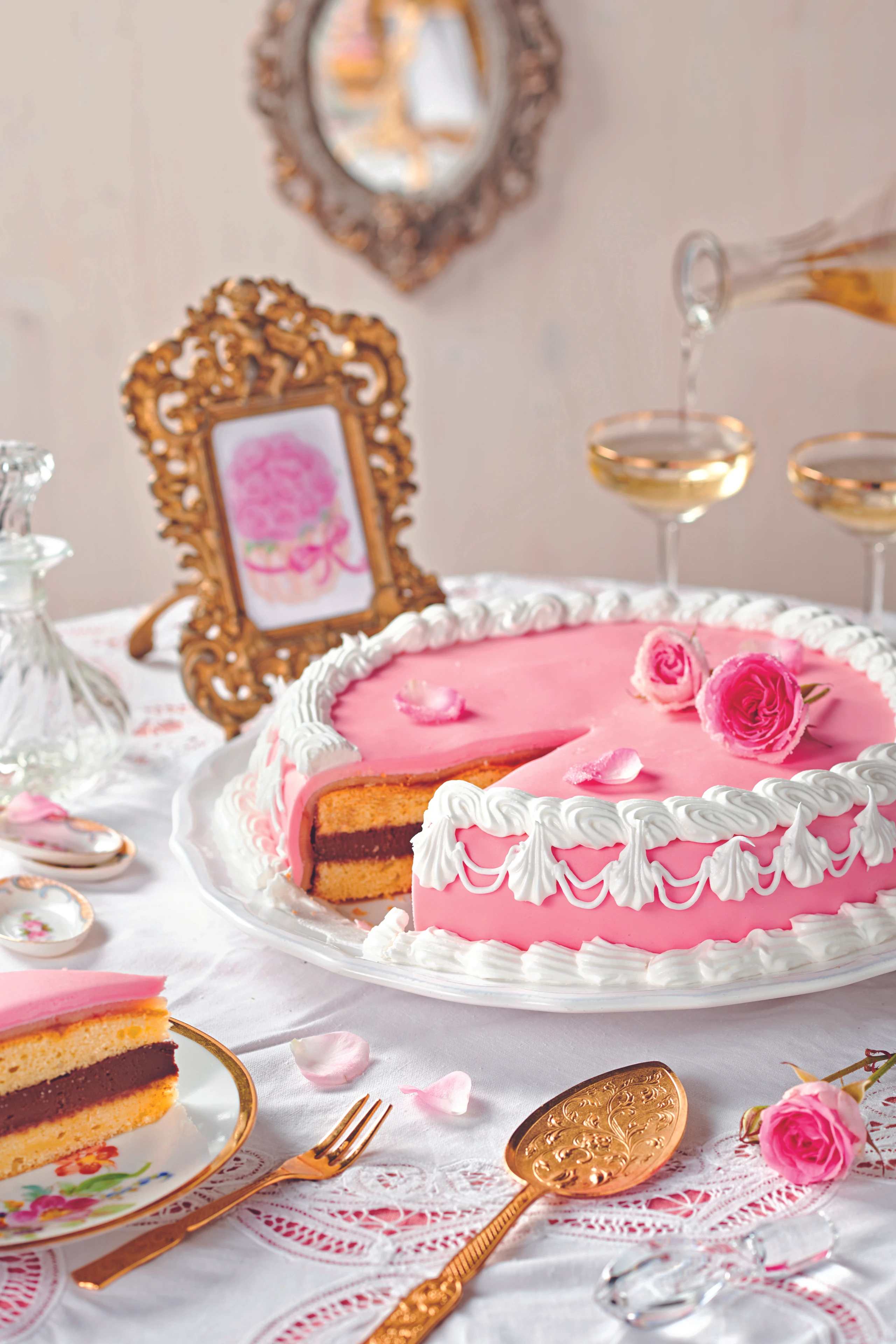 Schokolade-Biskuittorte mit Marzipan