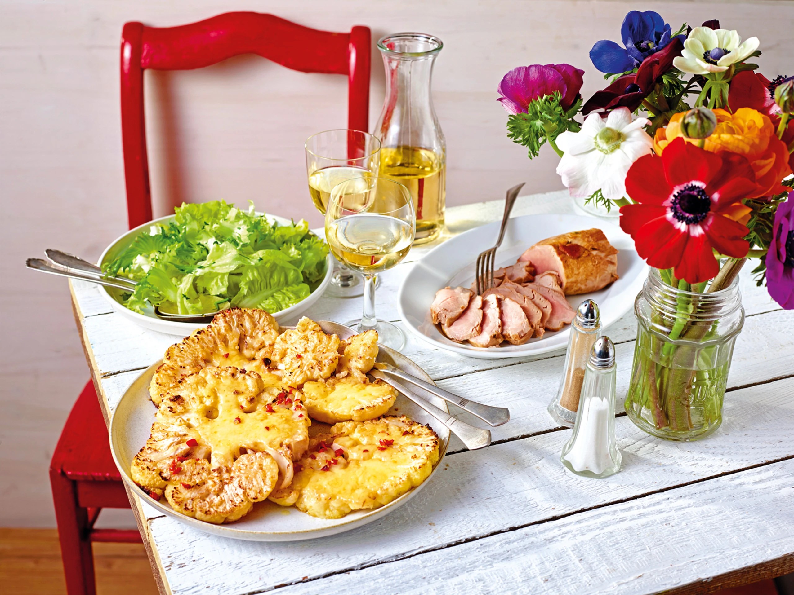 Karfiol mit Käse, Schweinsfilet und Pflücksalat