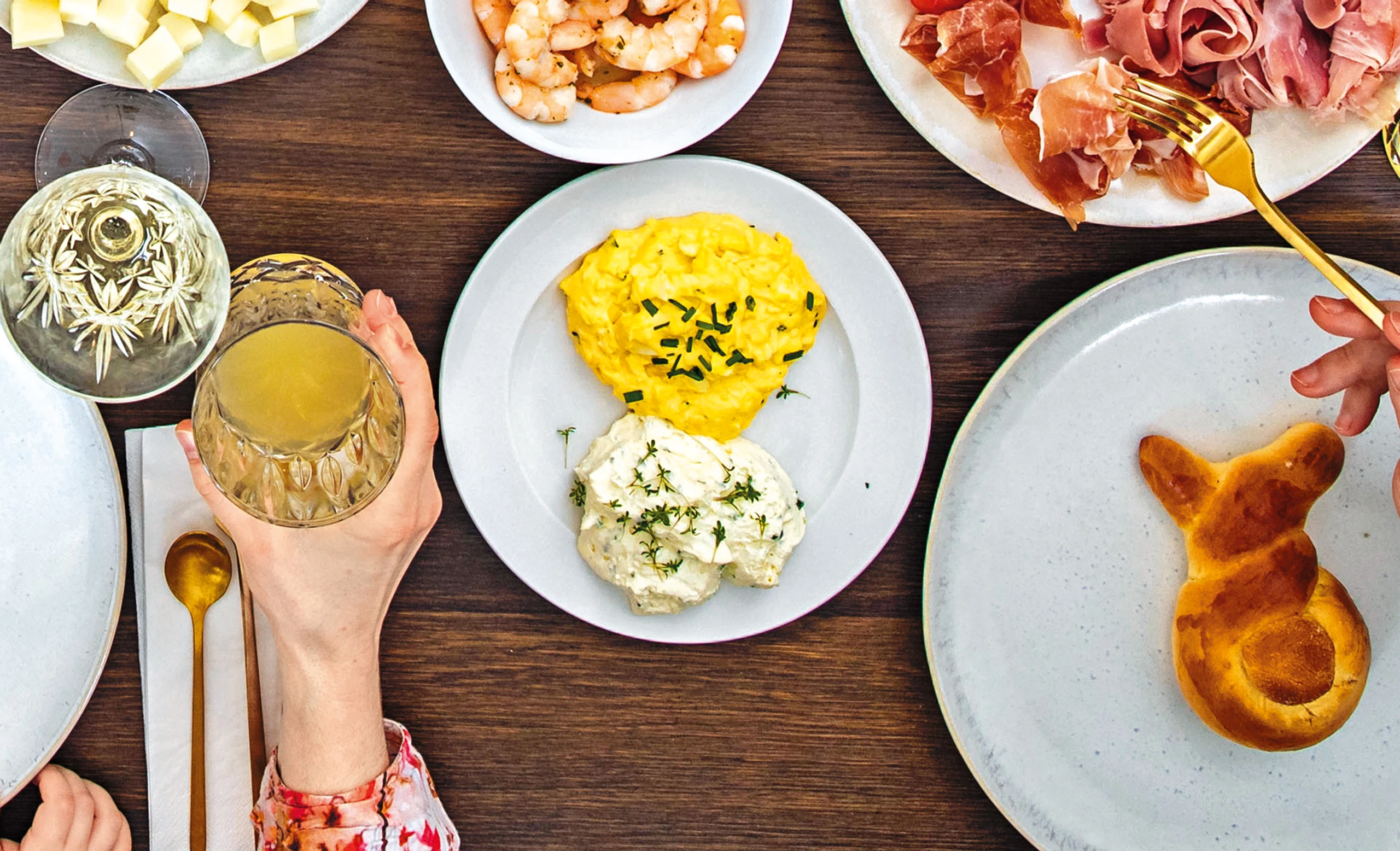 Topfen-Aufstrich-Variation mit Kräutern und Ei