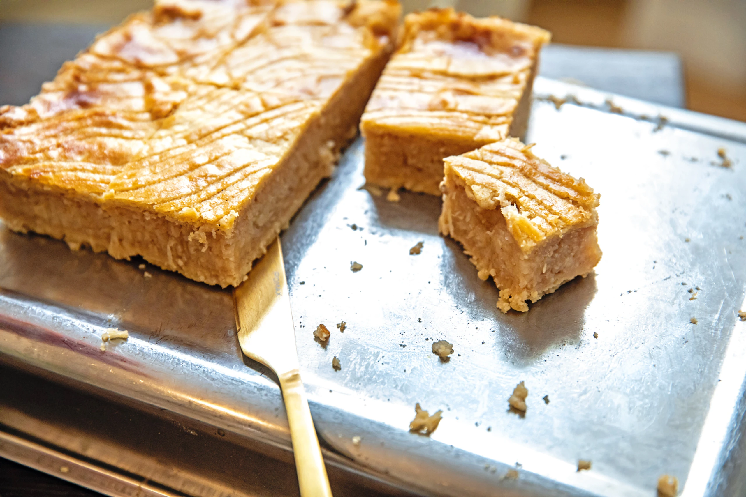 Gedeckter Birnen-Grießkuchen