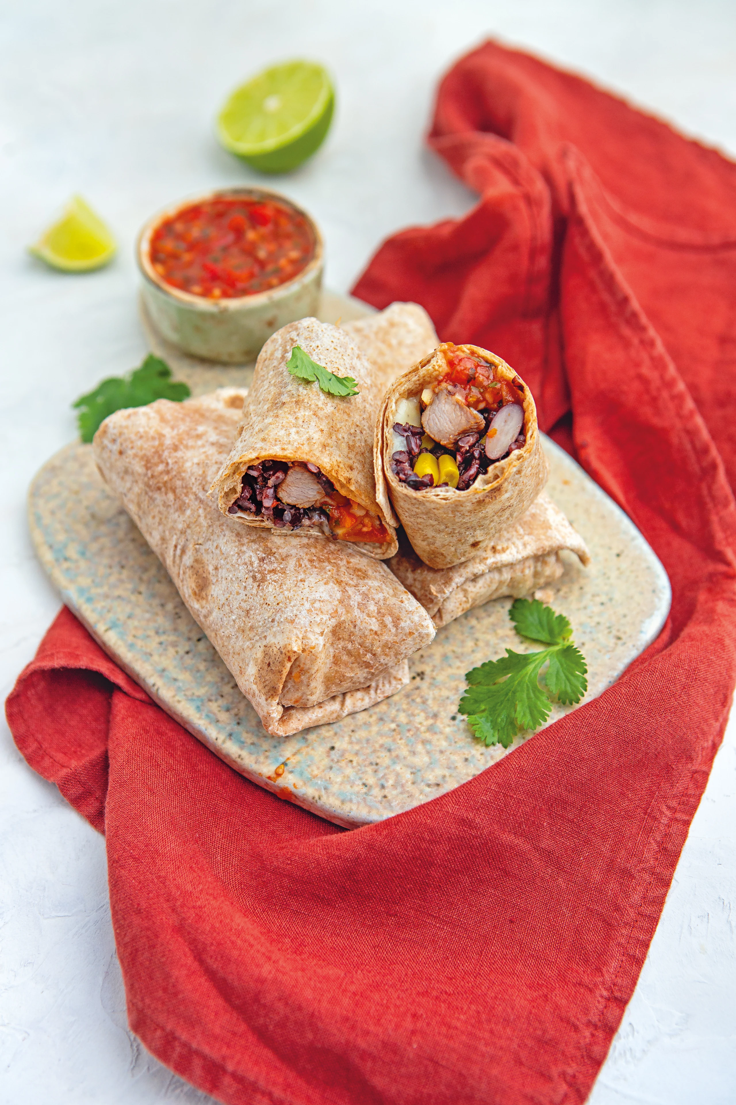 Burritos mit marinierter Schweinsschulter und Paprika-Salsa