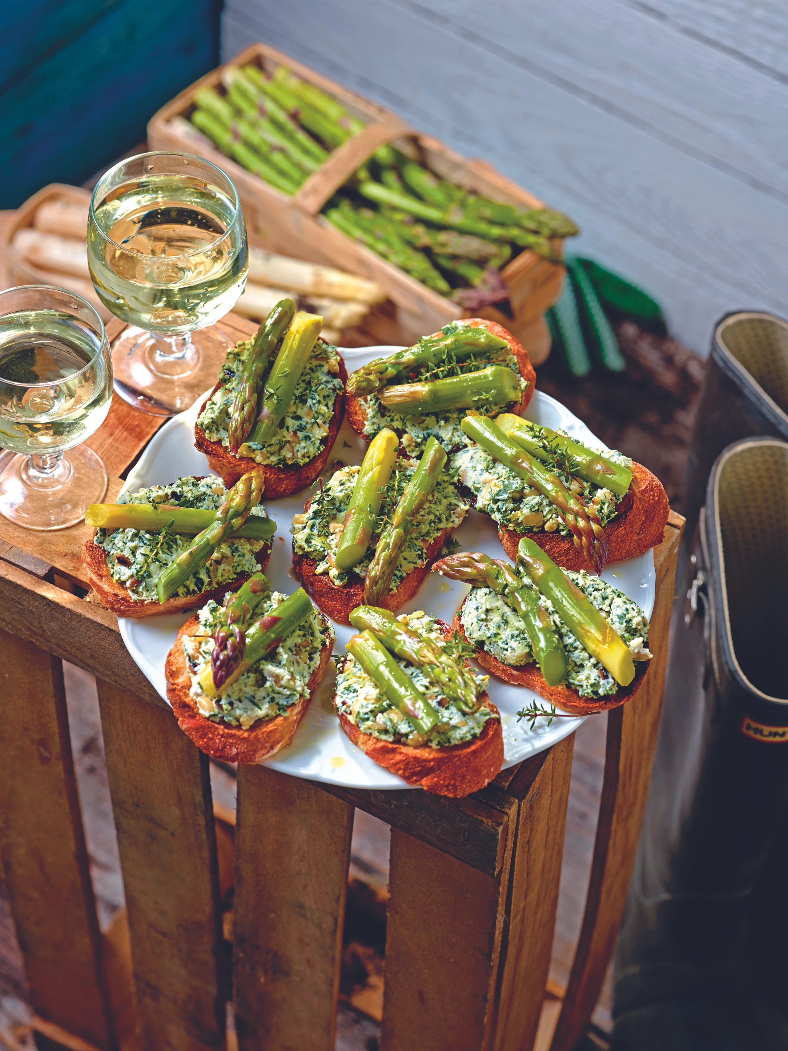 Crostini mit Ricotta und grünem Spargel
