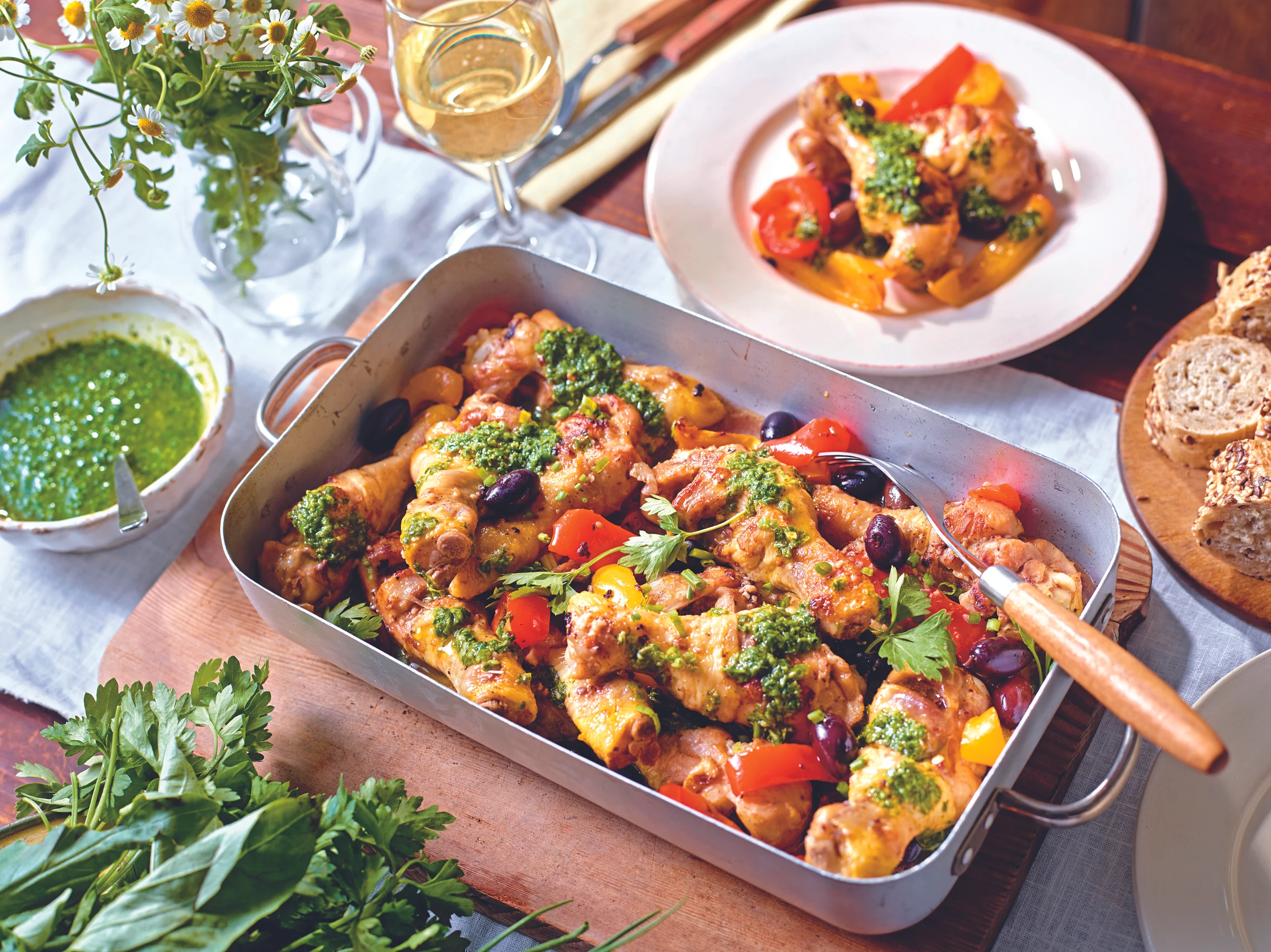 Hühnerkeulen mit Salsa verde