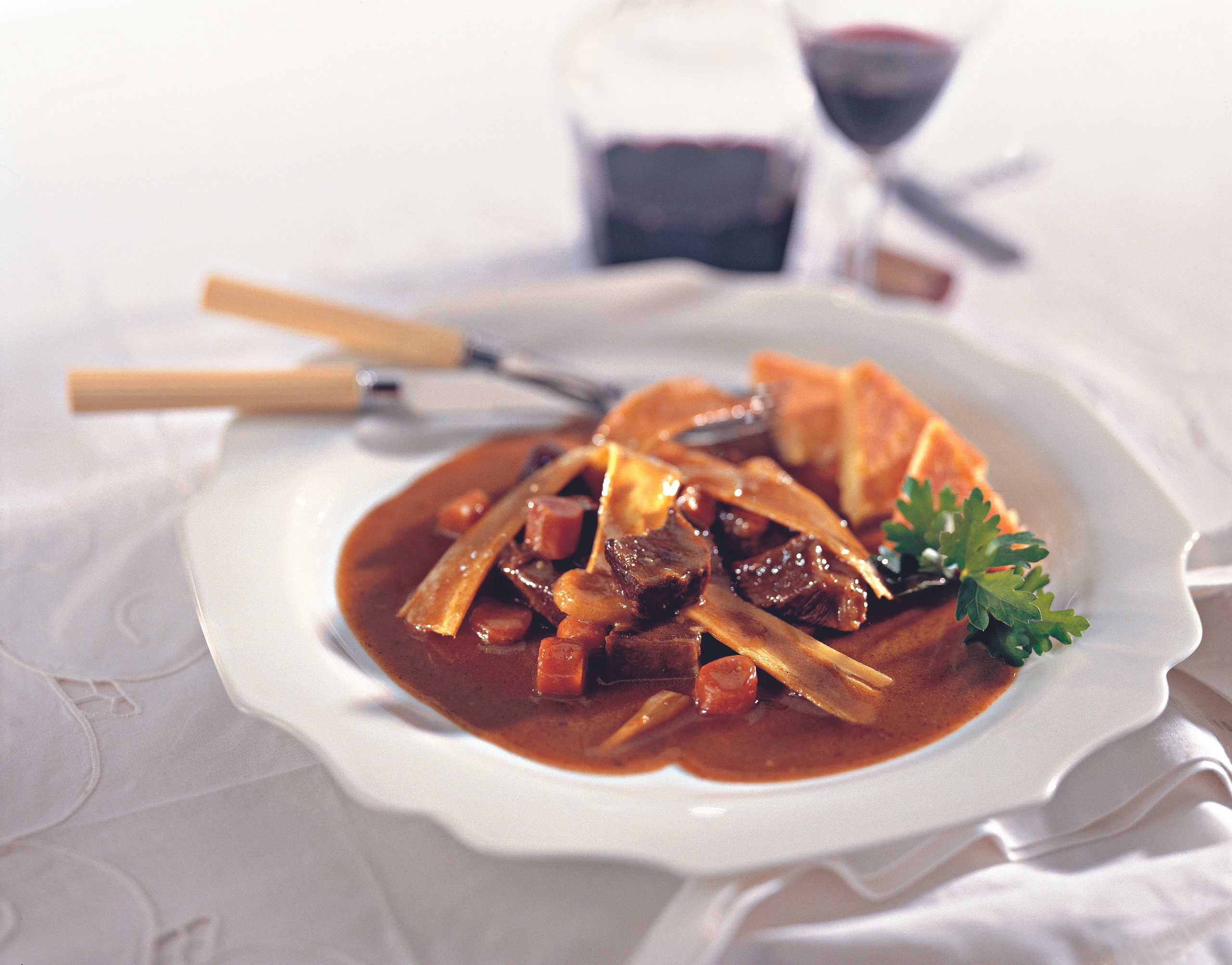 Rindsragout mit Pastinaken und Erdäpfel-Dreiecken