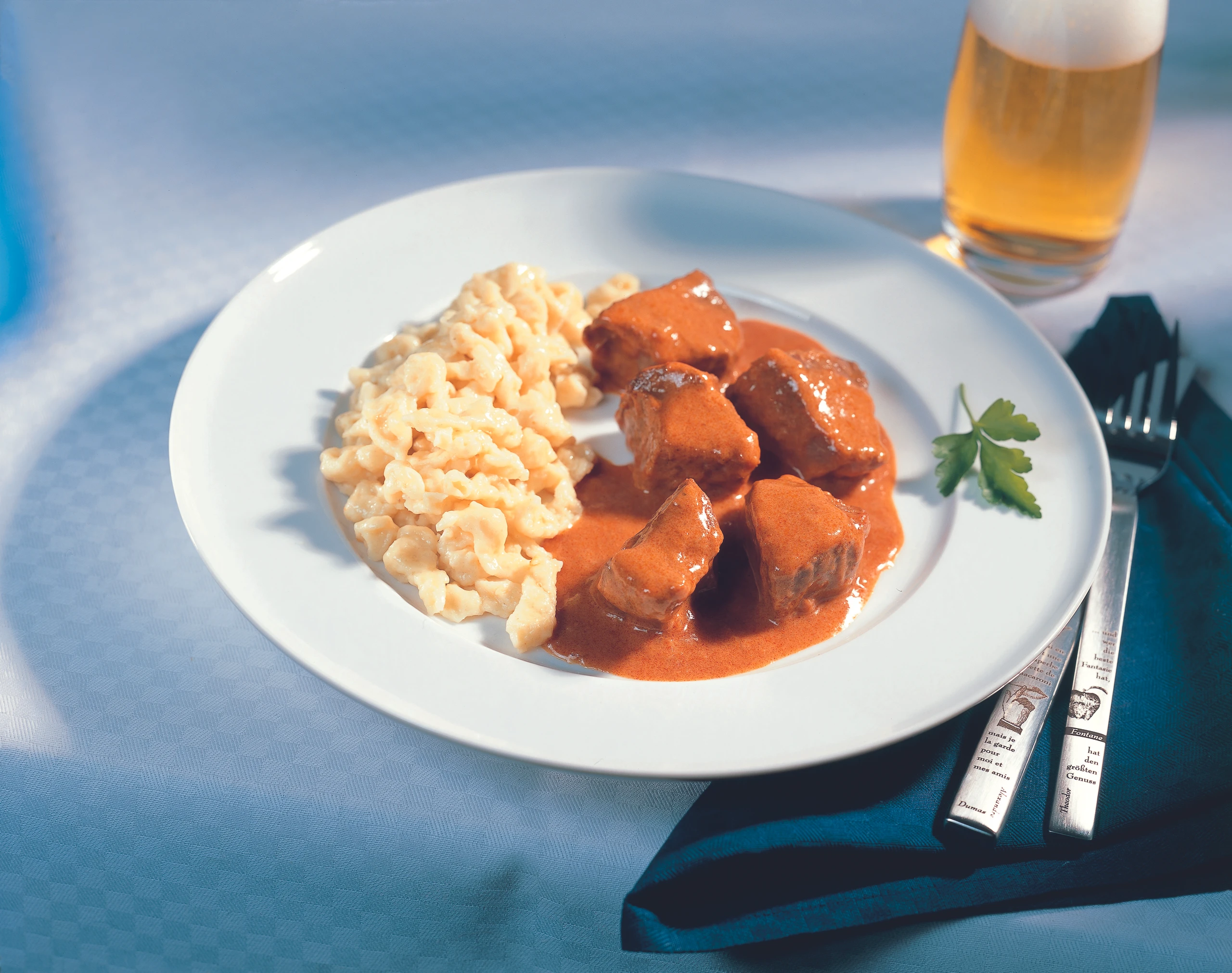 Kalbsrahmgulasch mit Butternockerln