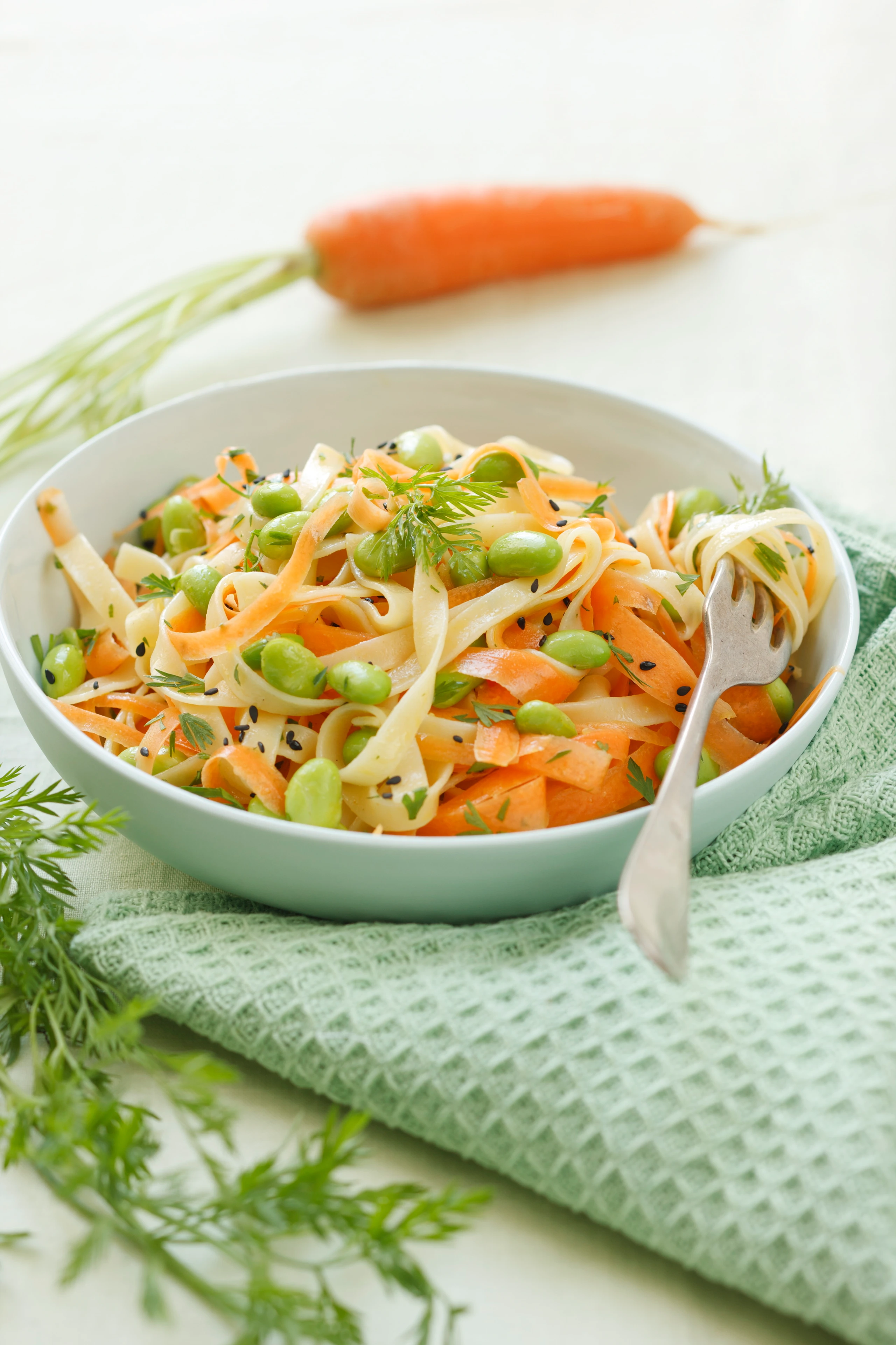 Karotten-Tagliatelle mit Sojabohnen