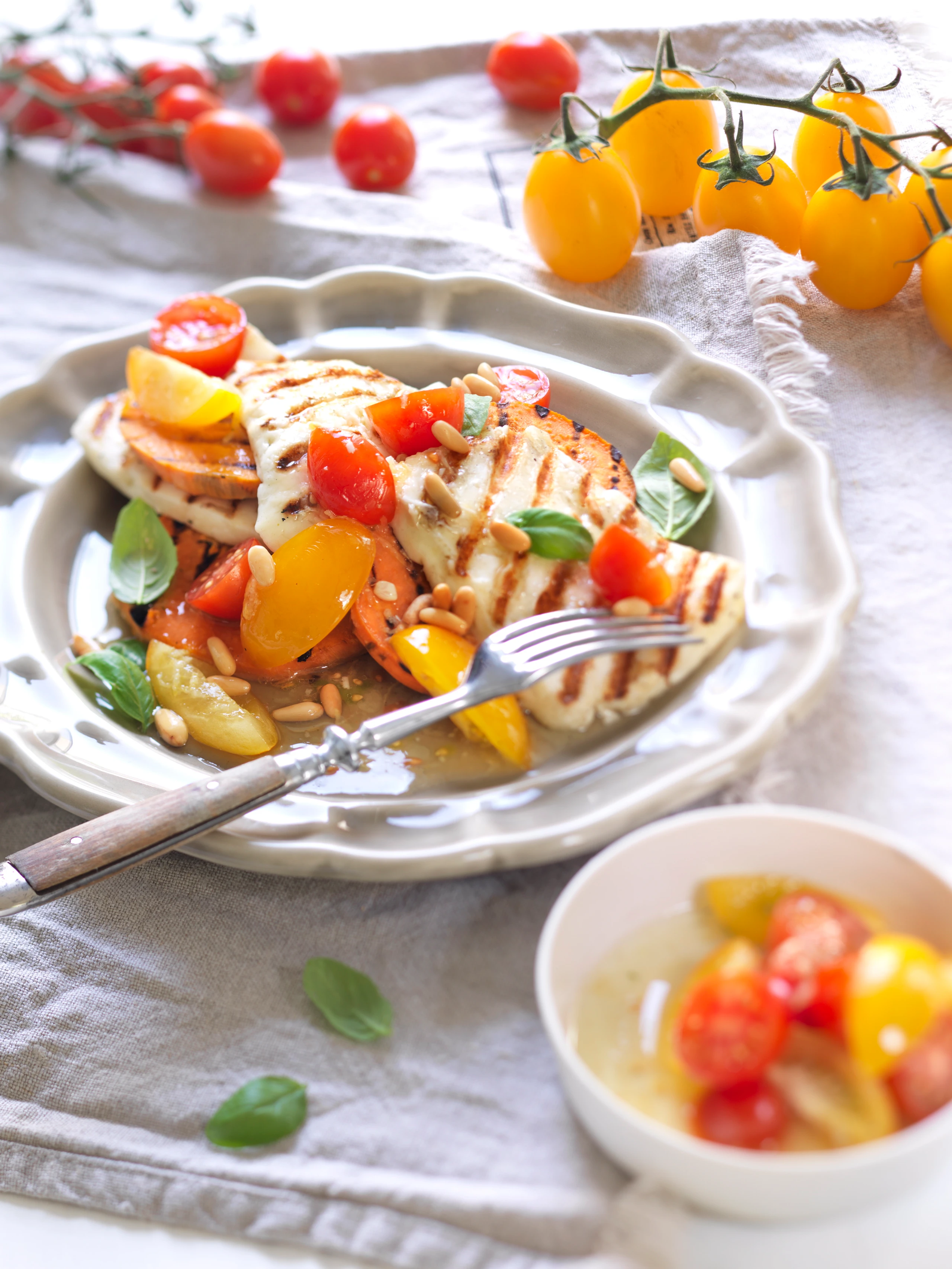Halloumi-Süßkartoffelpfanne mit Paradeisermarinade