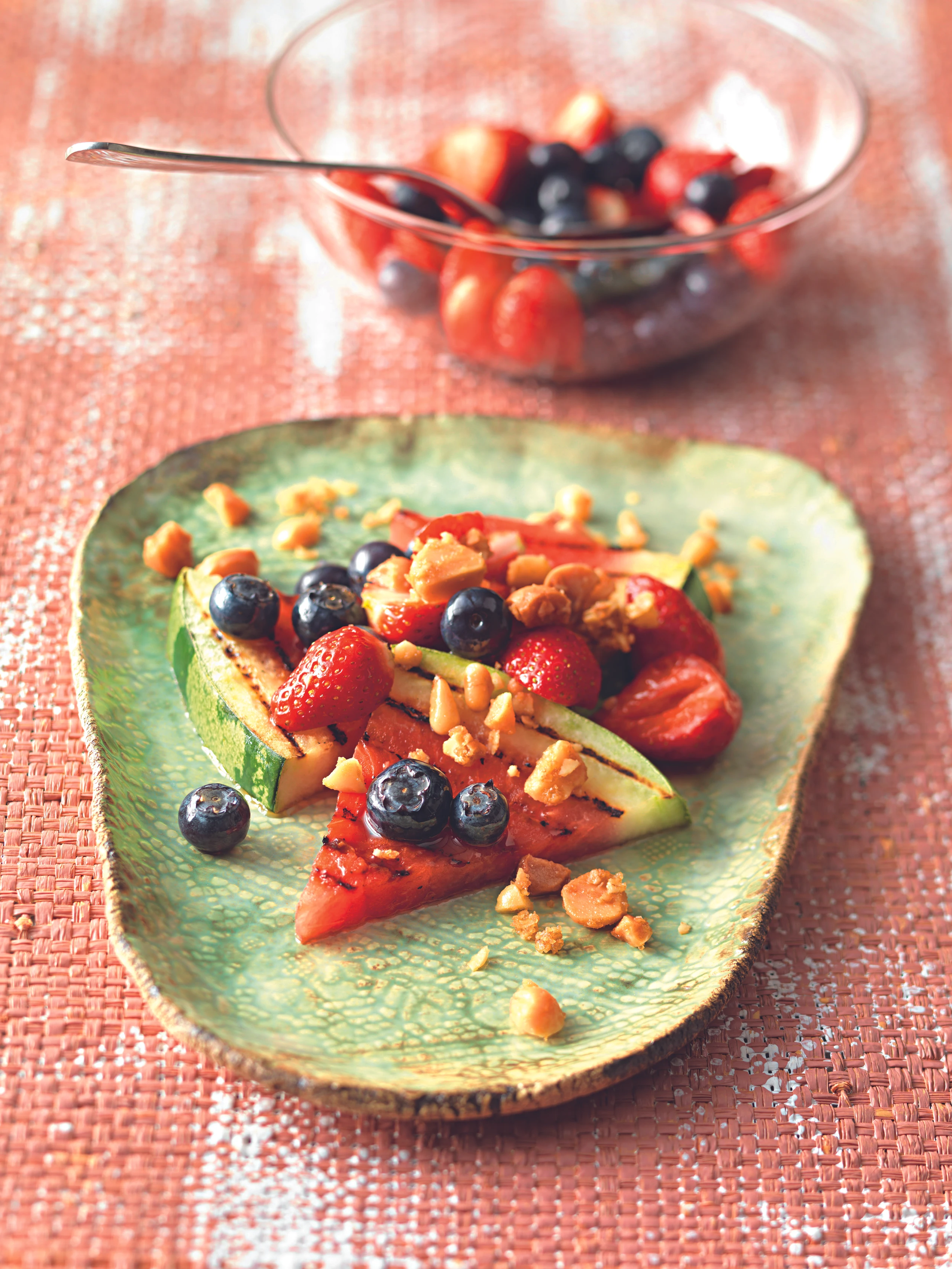 Wassermelone mit Beerensalat