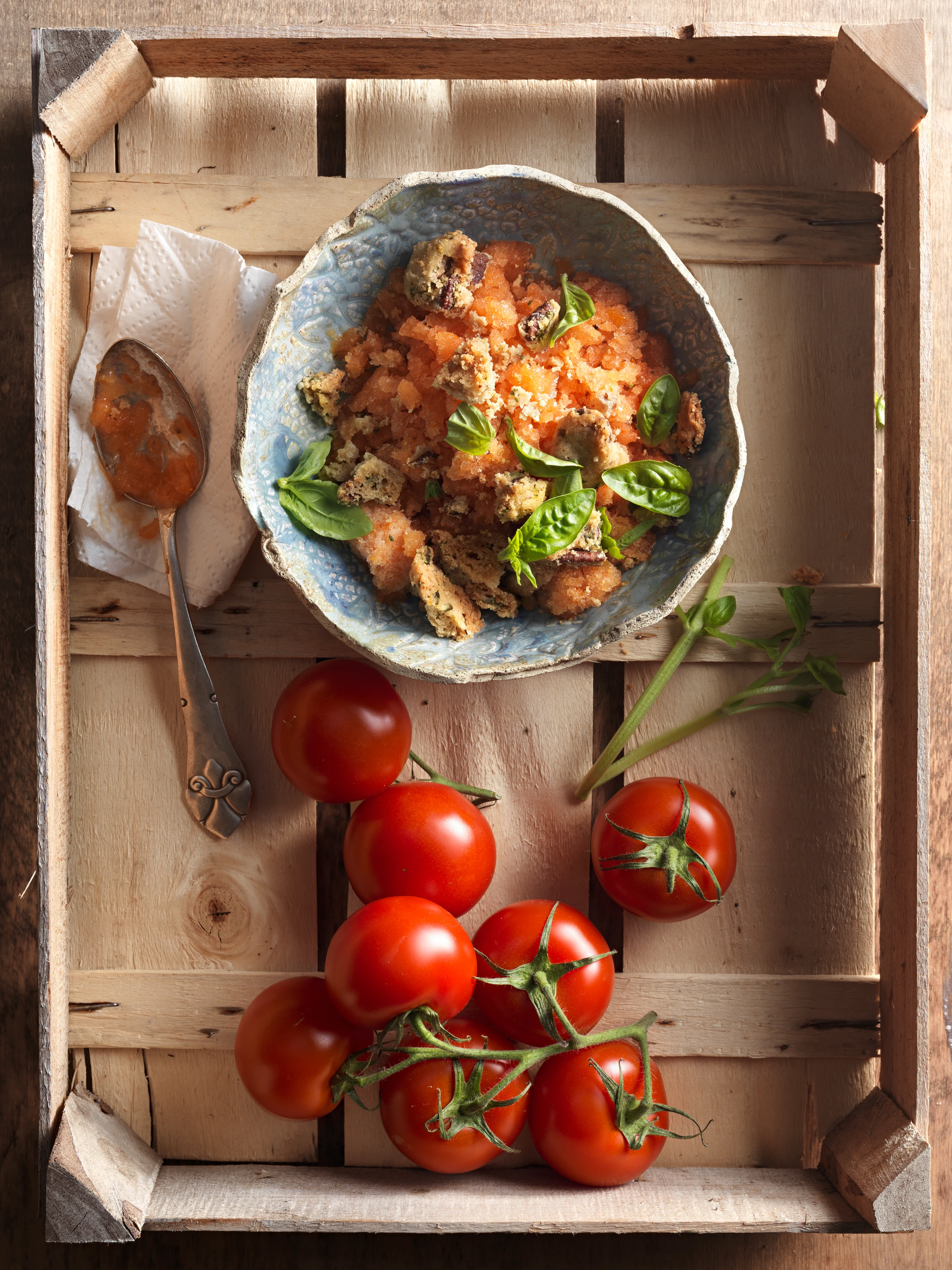 Paradeisergranité mit Basilikumcrumble