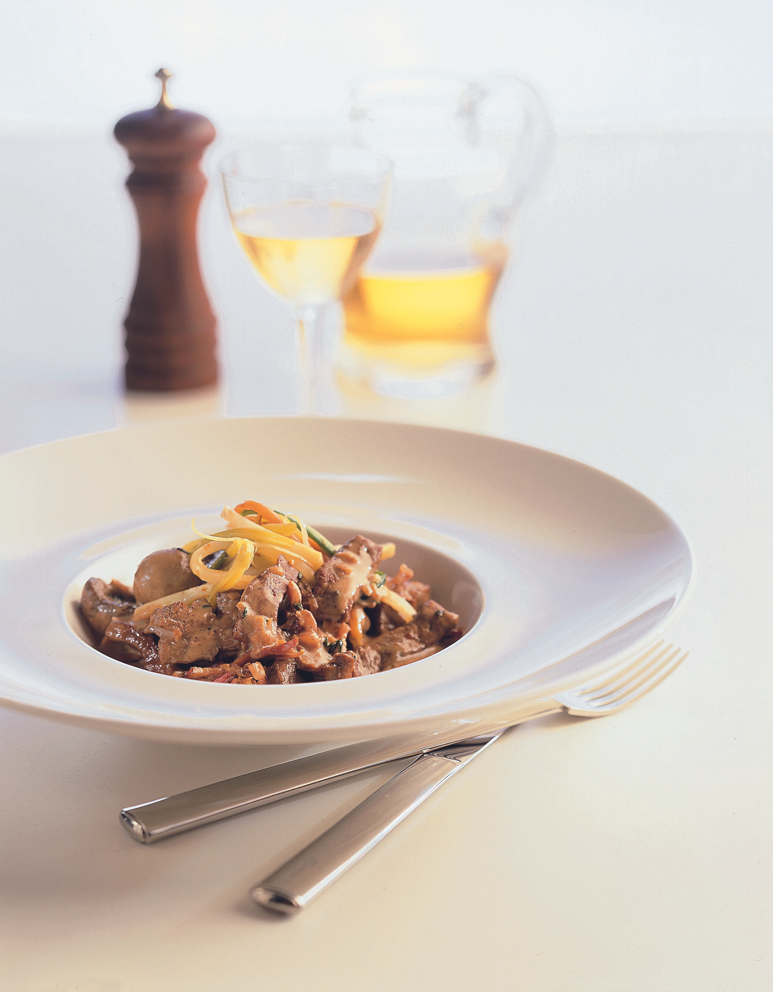 Geschnetzelte Kalbsleber mit Zwiebel, Speck und Champignons