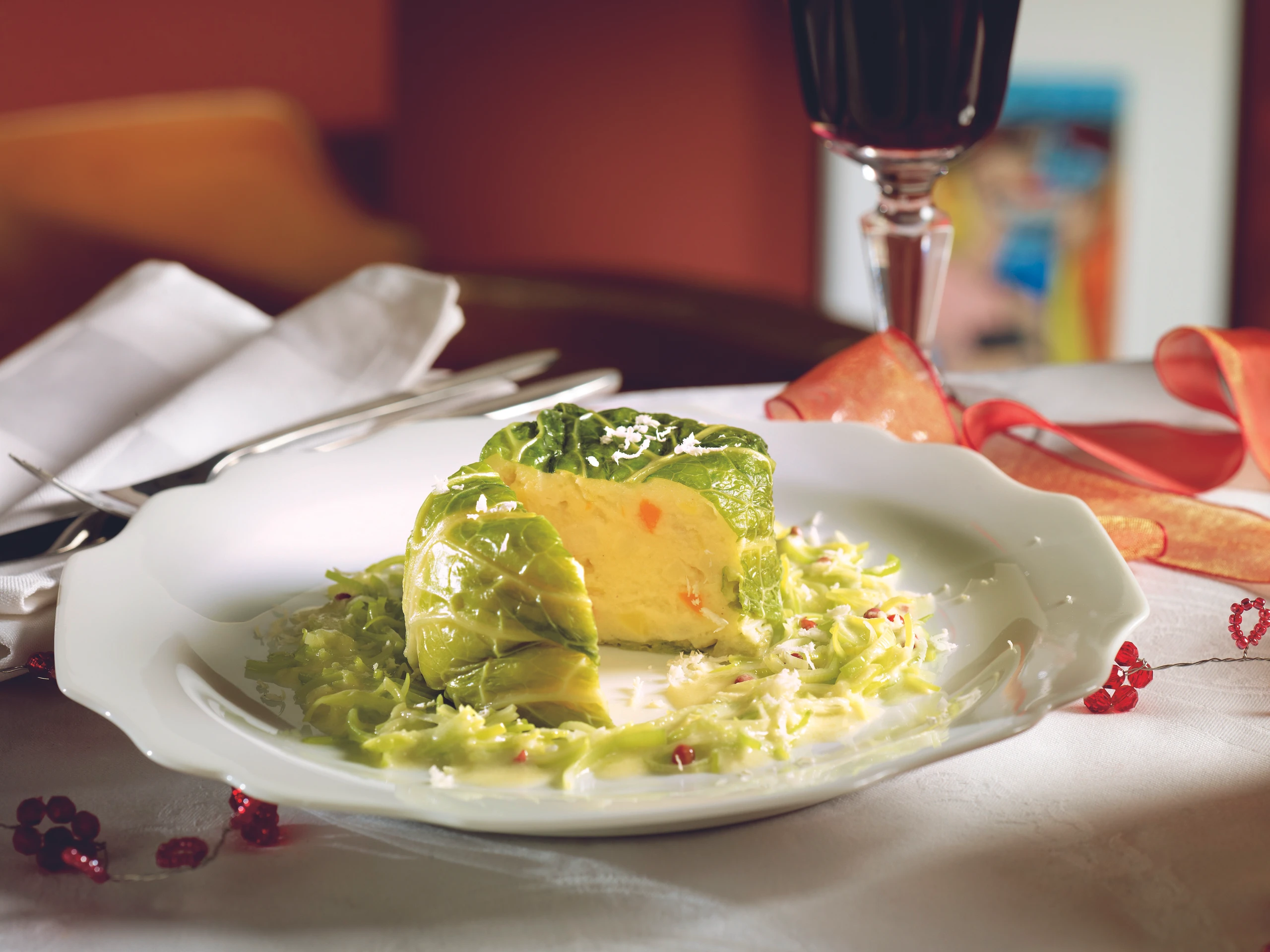 Pochierte Erdäpfel-Kohlaufläufe mit Lauchsauce