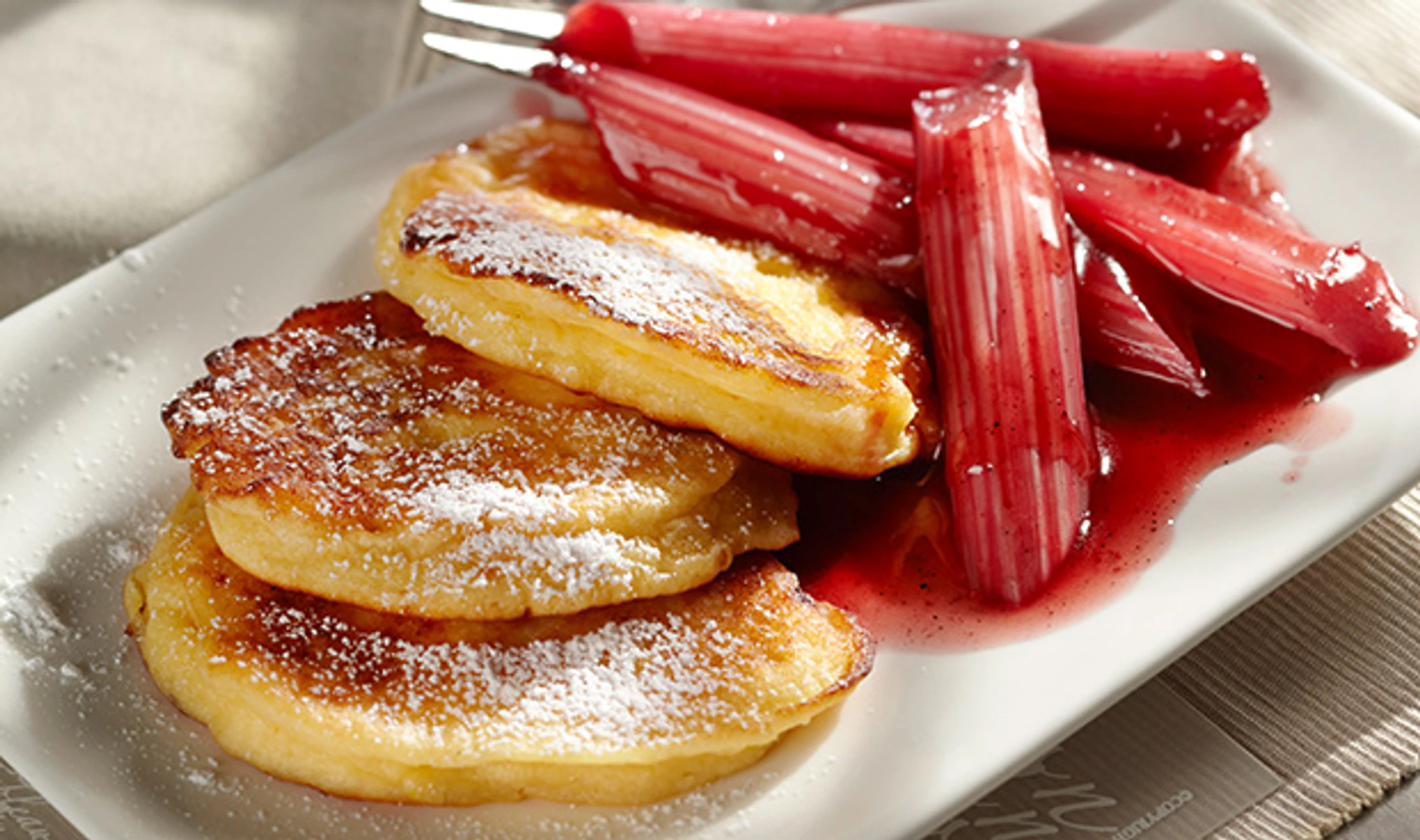 Ricottadalken mit Rhabarberkompott