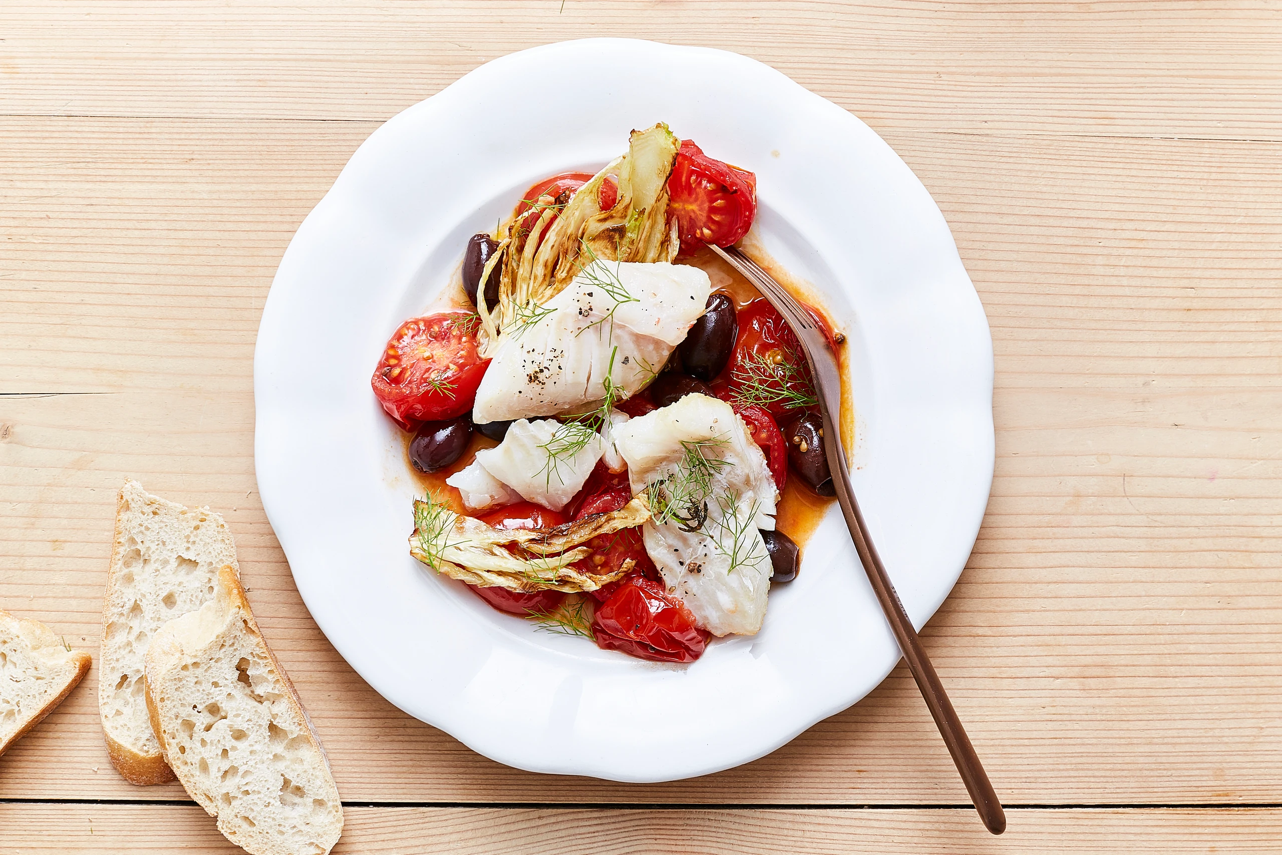 Fischpfanne mit Paradeisern und Fenchel