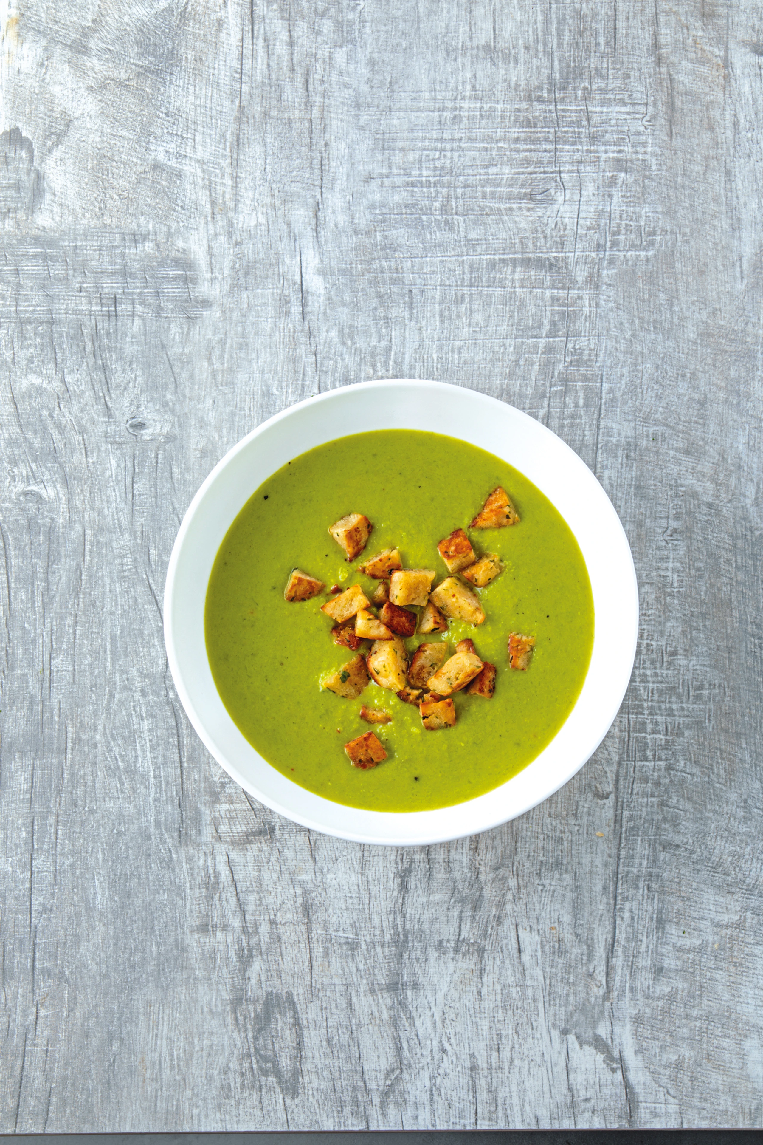 Erbsensuppe mit Knödelcroûtons