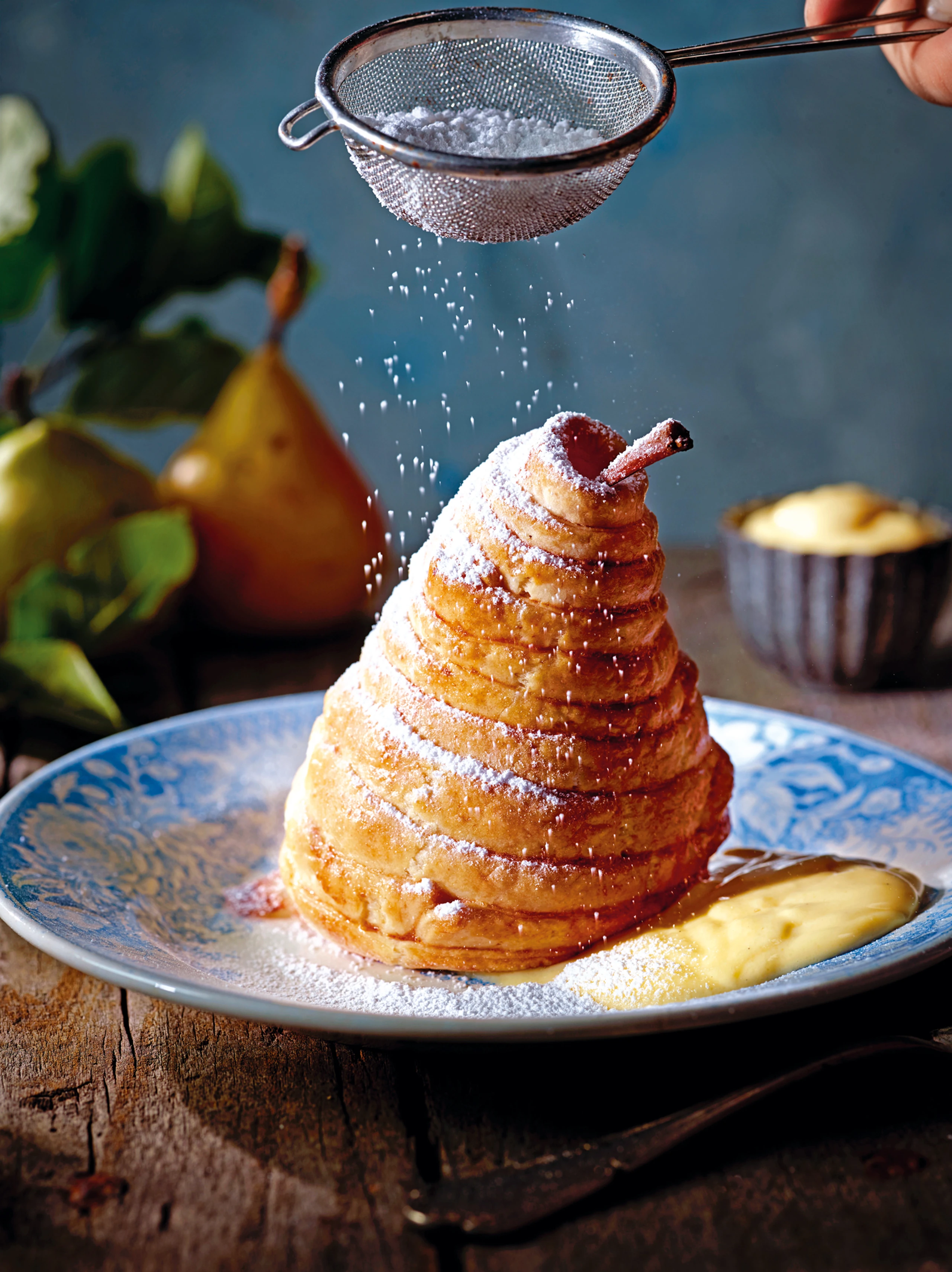 Nussbirne im Mürbteigmantel