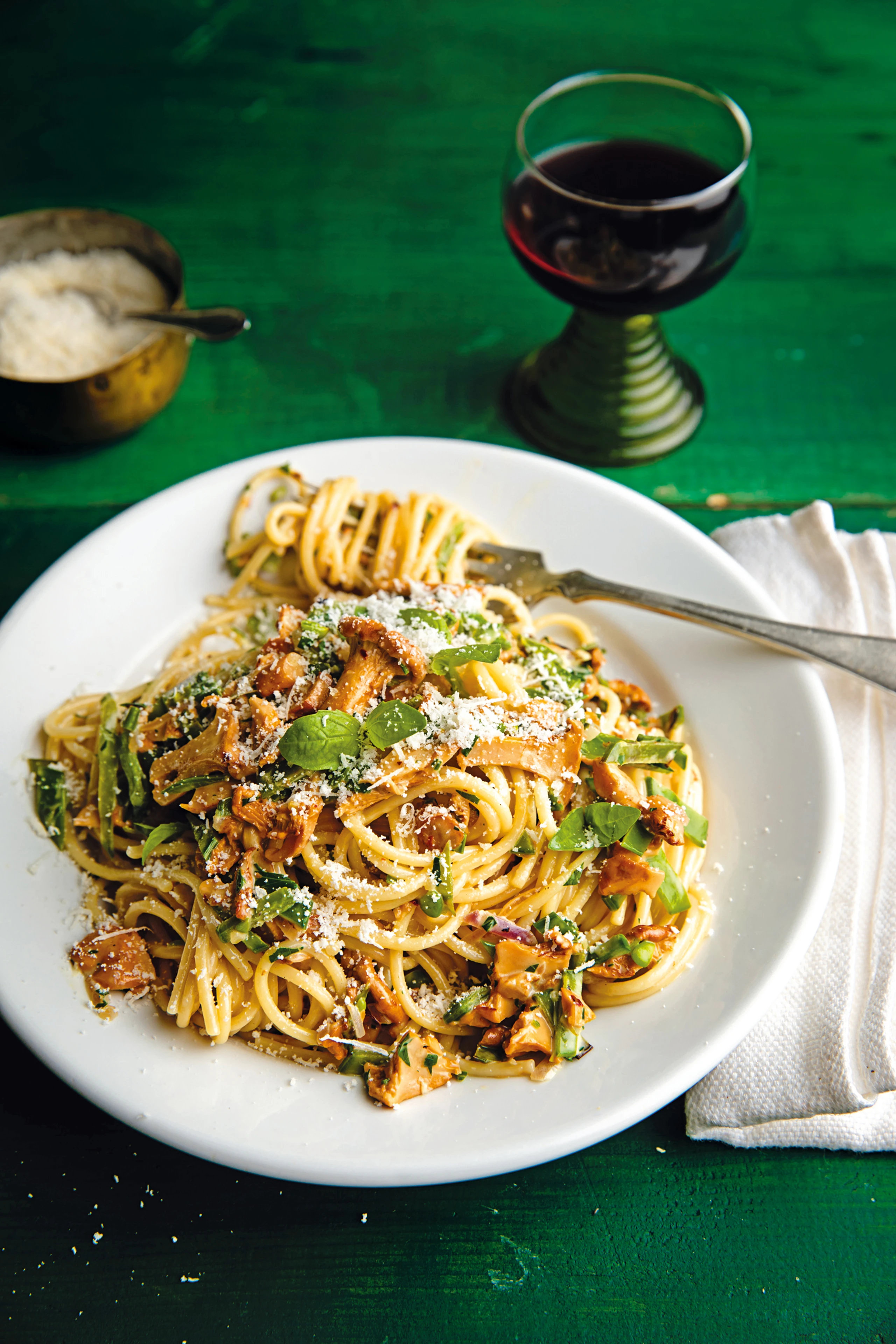 Spaghetti mit Eierschwammerlsauce und Zuckerschoten