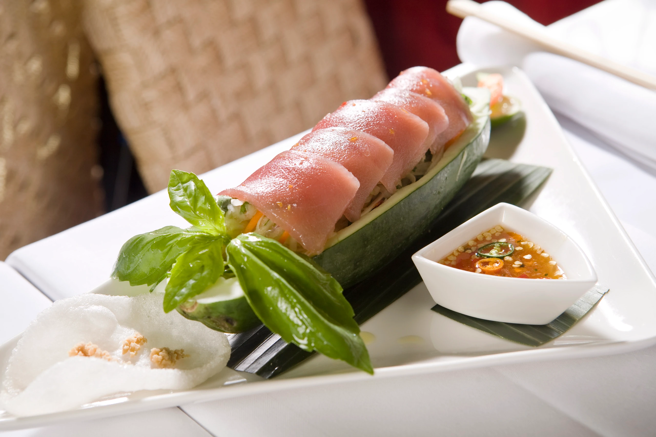 Grüner Papayasalat mit Thunfisch-Sashimi