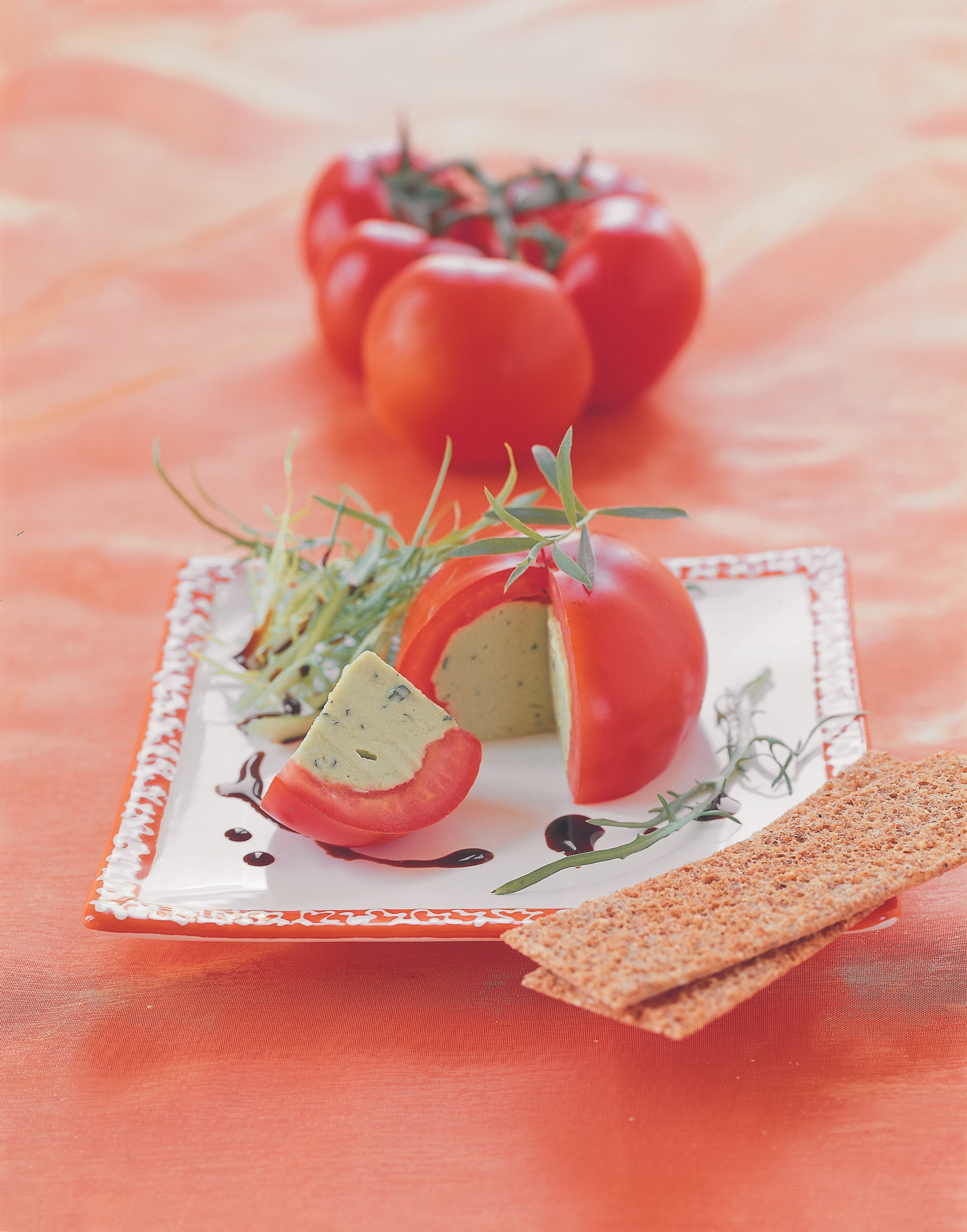 Paradeiser mit Avocadomusfülle
