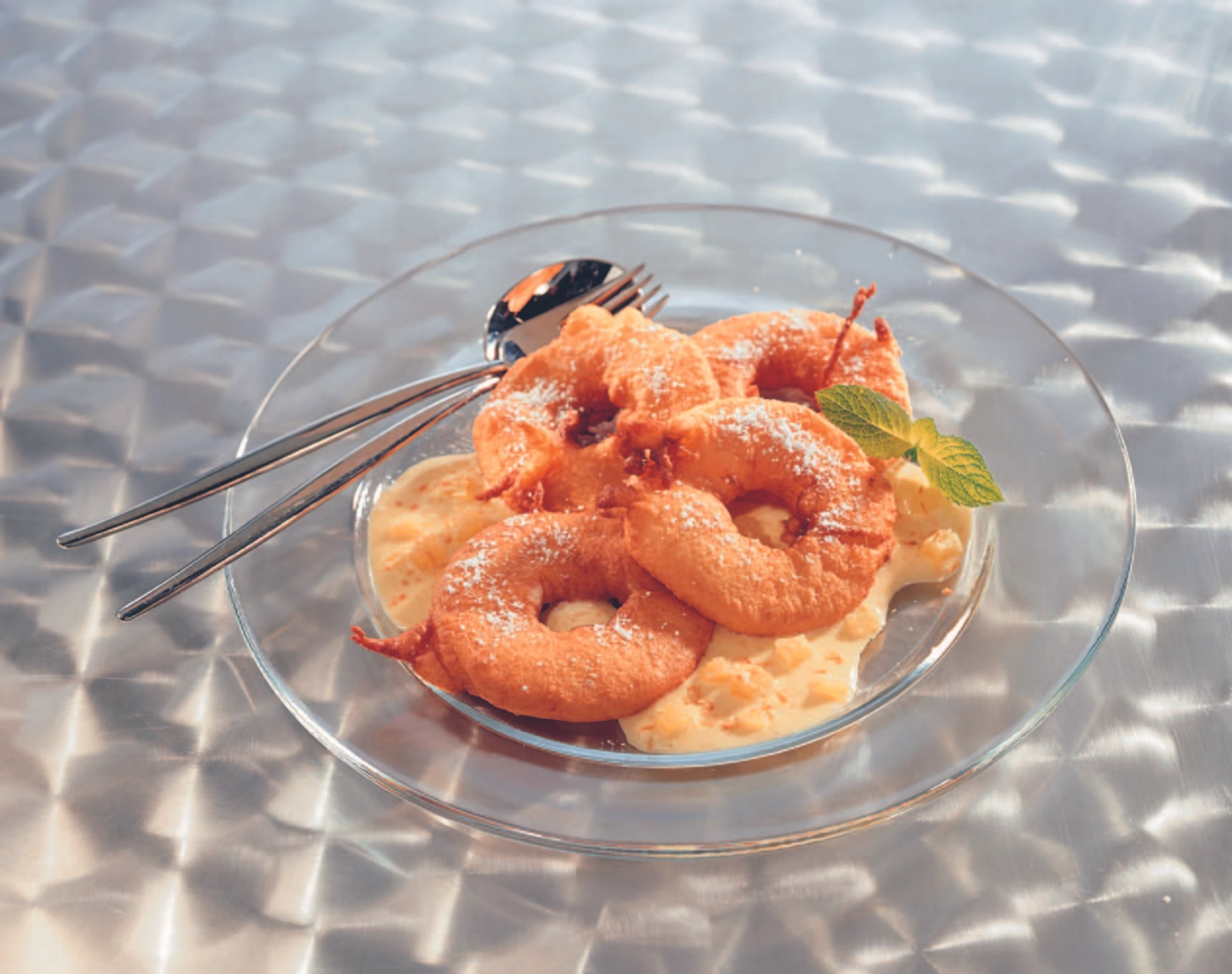 Gebackene Ananasscheiben mit Kokos-Ananas-Sauce