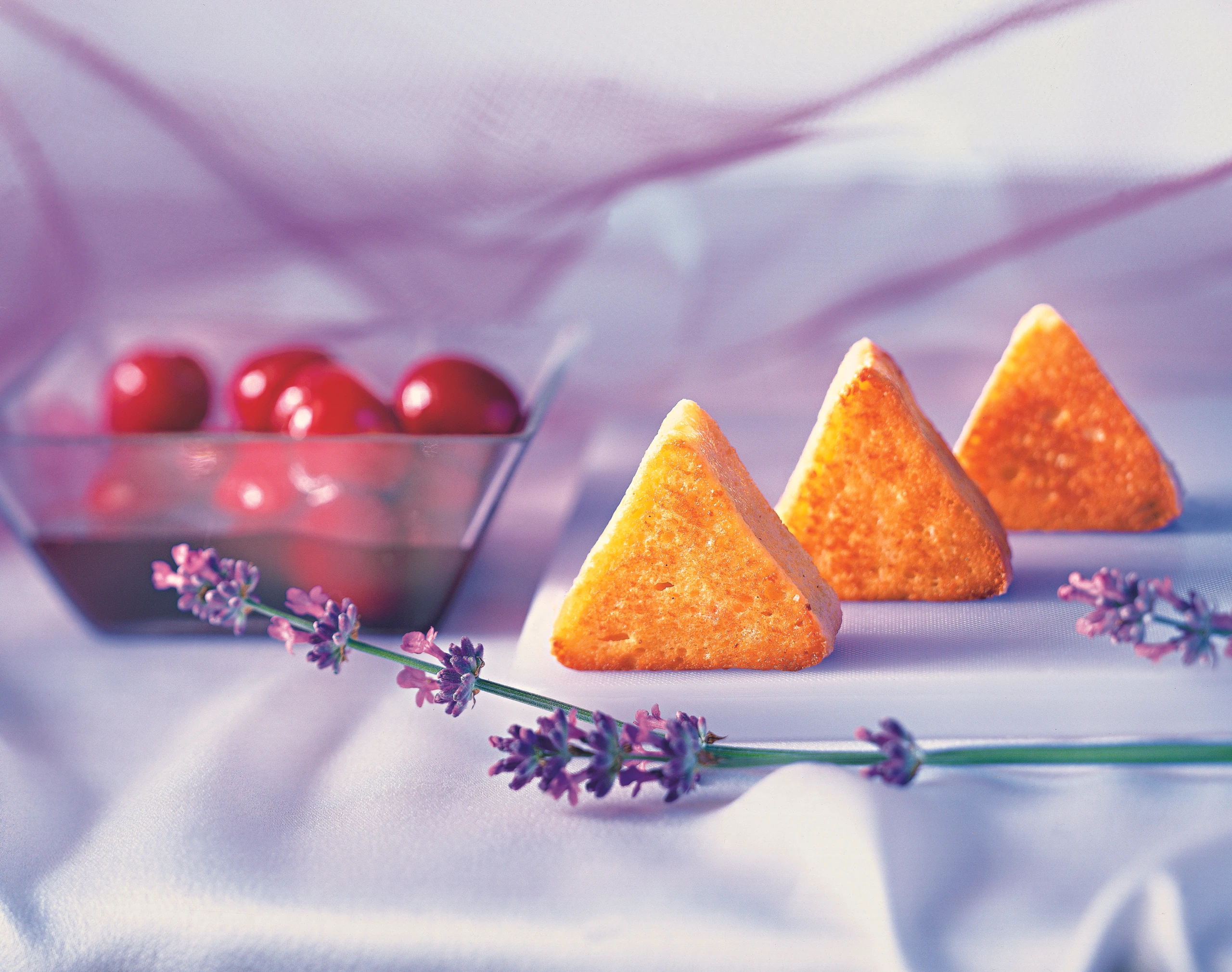 Lavendelterrine mit Kirschenragout