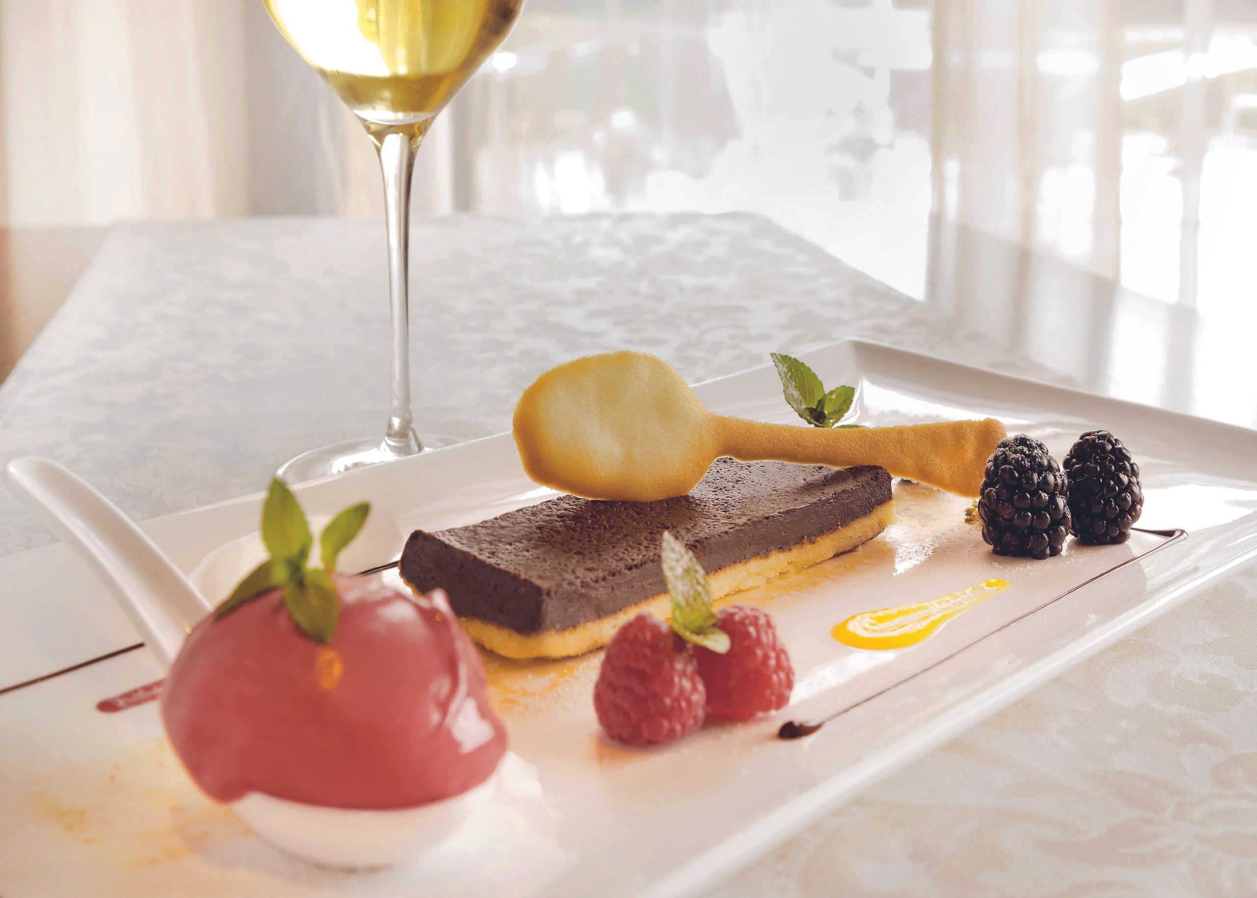 Lauwarme Schokotarte mit Himbeersorbet