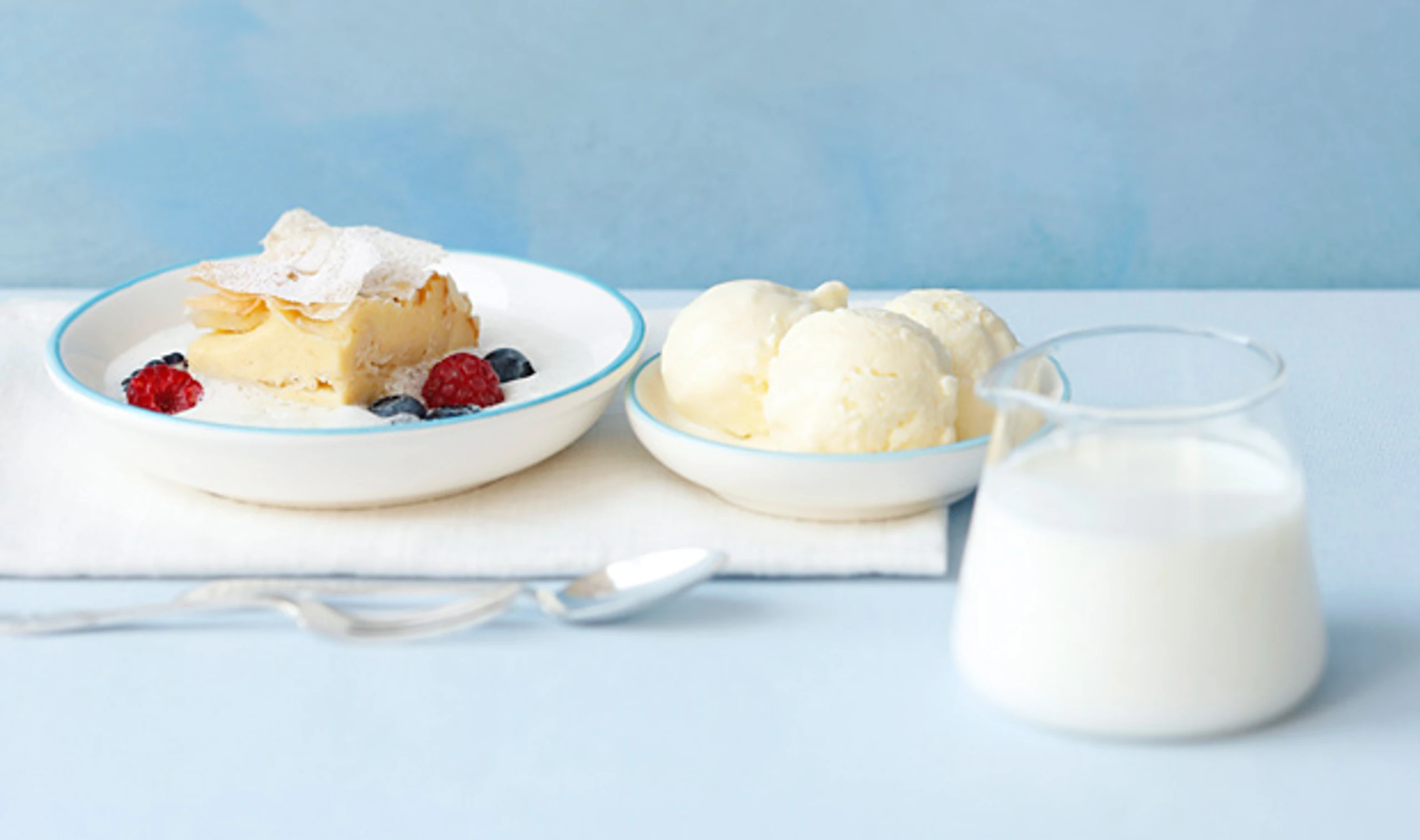 Milchrahmstrudel mit Topfen-Rahm-Eis