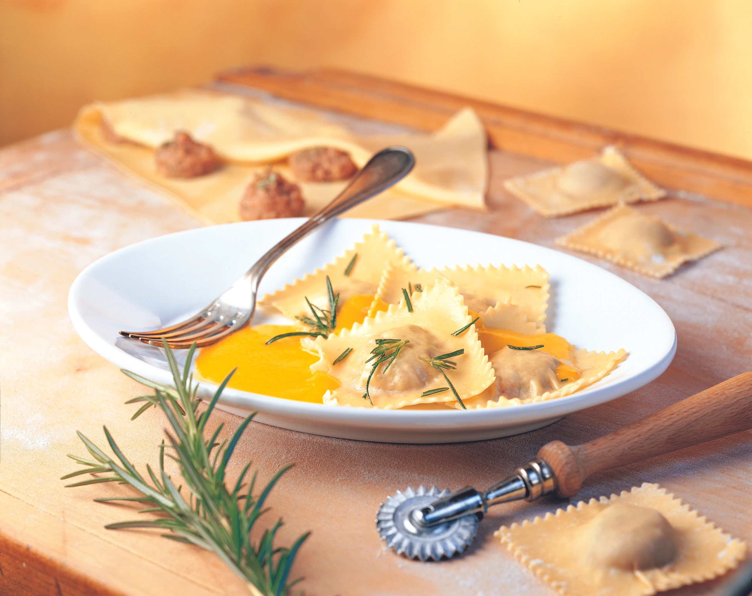 Lammfleisch-Ravioli mit Paprikasauce