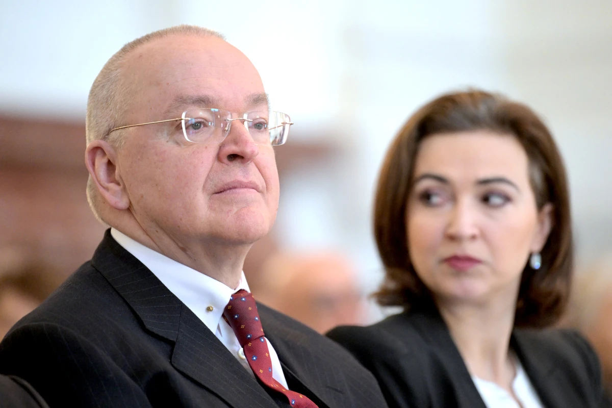 Kodek bei seiner Amtseinführung durch Ex-Justizministerin Alma Zadic