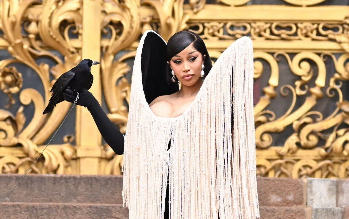 Cardi B leaves the Schiaparelli Haute Couture Fall Winter 2025 2026 Collection show during Paris Fashion Week PFW on July 7, 2025 Pierre Perusseau Bestimage Cardi B leaves the Schiaparelli Haute Couture Fall Winter 2025 2026 Collection show during Paris Fashion Week PFW on July 7, 2025