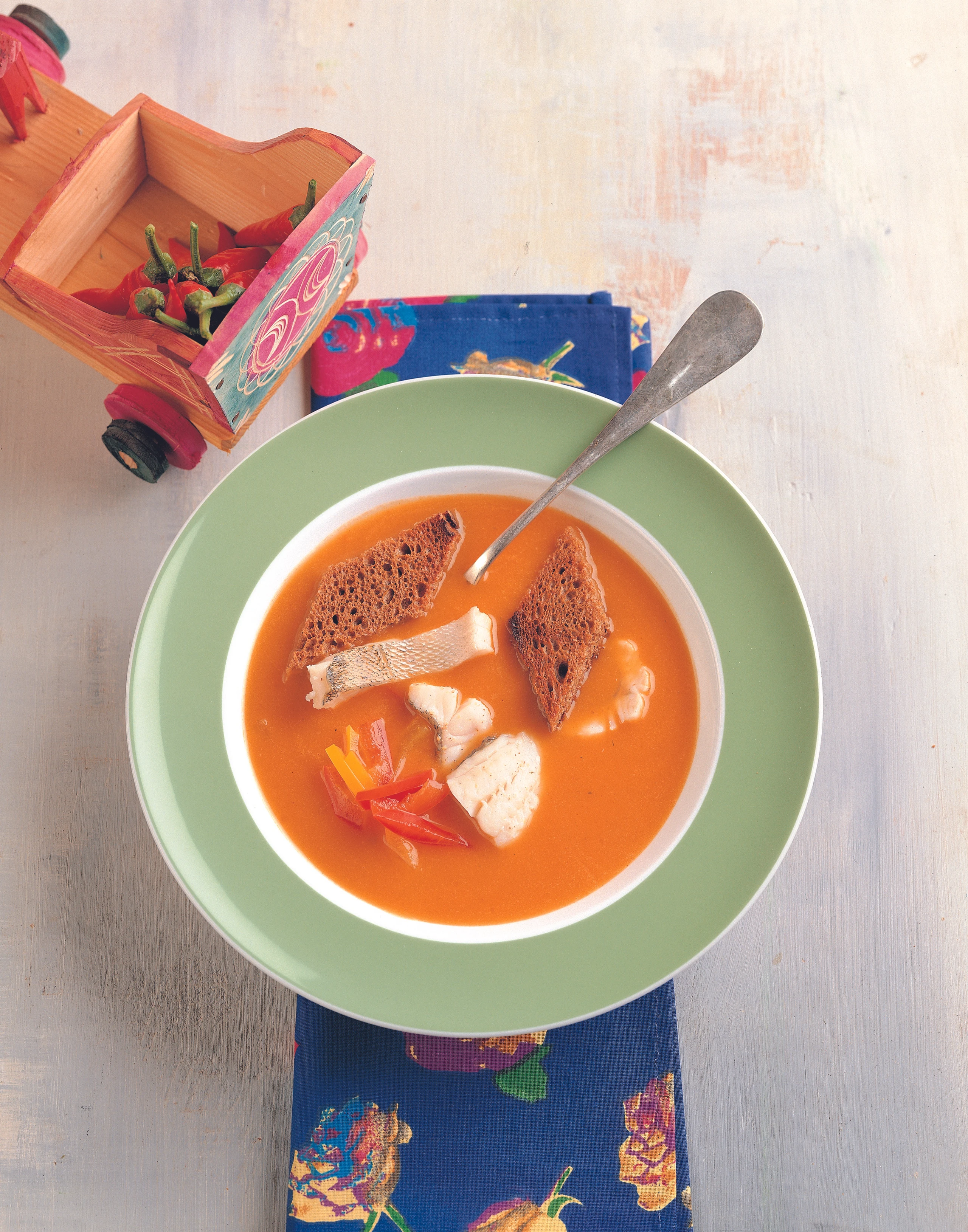 Paprizierte Fischsuppe „Halászlé“