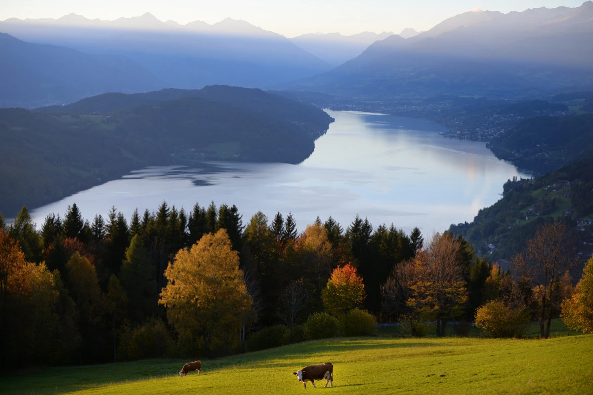 Herbstliche Ansicht vom Millstätter See in Oberkärnten
