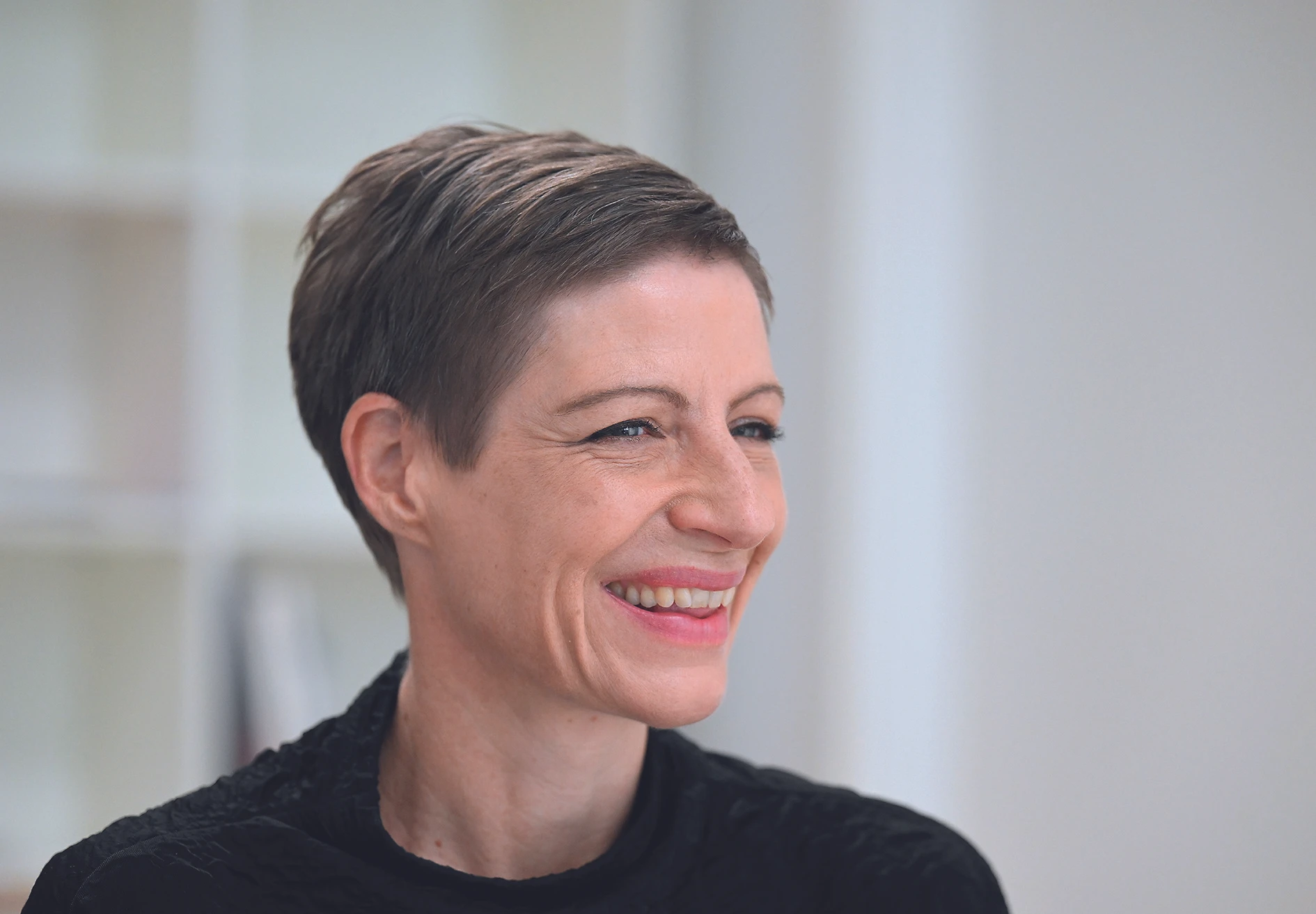 © Bild: ROBERT JAEGER / APA / picturedesk.com ABD0005_20221005 - WIEN - ÖSTERREICH: Die Direktorin des Jüdischen Museums Barbara Staudinger während eines Interviews mit der APA (Austria Presse Agentur) am Freitag, 30. September 2022, in Wien. - FOTO: APA/ROBERT JAEGER