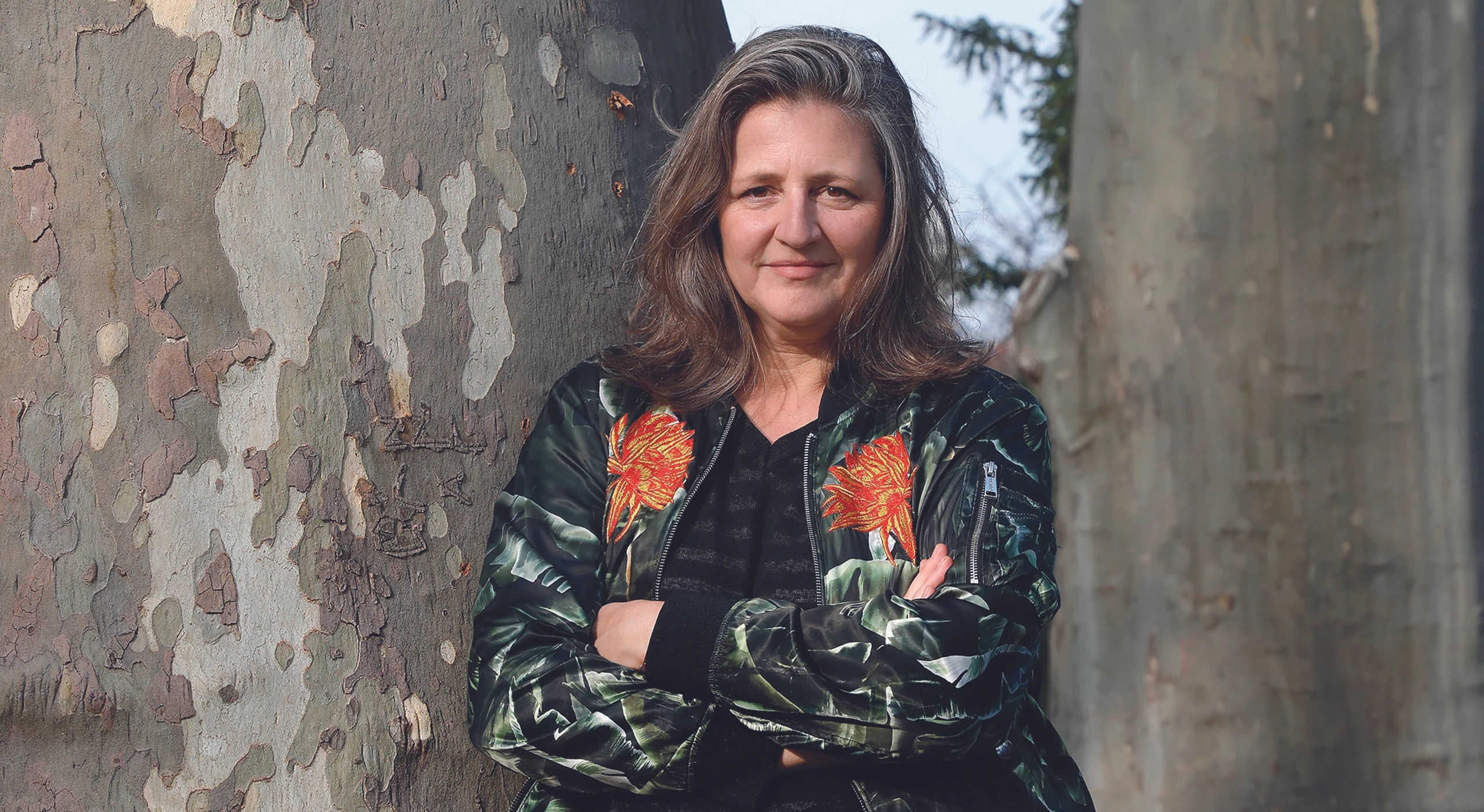 © Gerhard Deutsch / KURIER / picturedesk.com *** EXKLUSIV *** - Interview mit der österreichischen Schriftstellerin Gertraud Klemm im Liechtensteinpark am 23.02.2023 in Wien anlässlich des Weltfrauentages am 8. März und zum Thema Feminismus. - 20230223_PD30382