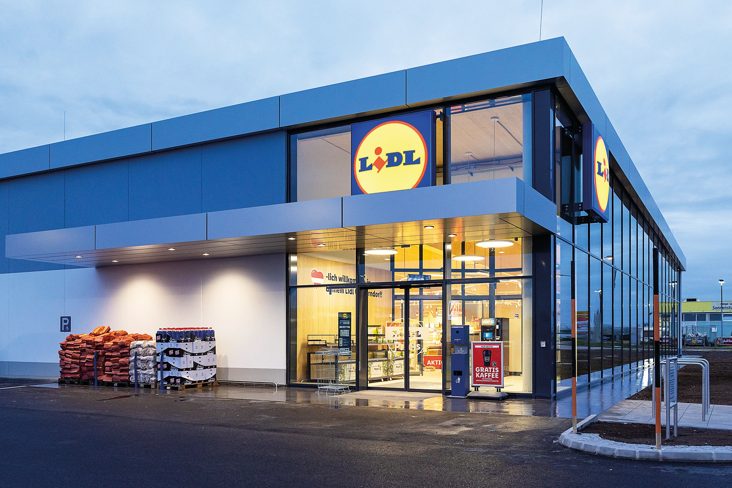 Wie Diskonter Lidl gegen Rewe & Co. bestehen will
