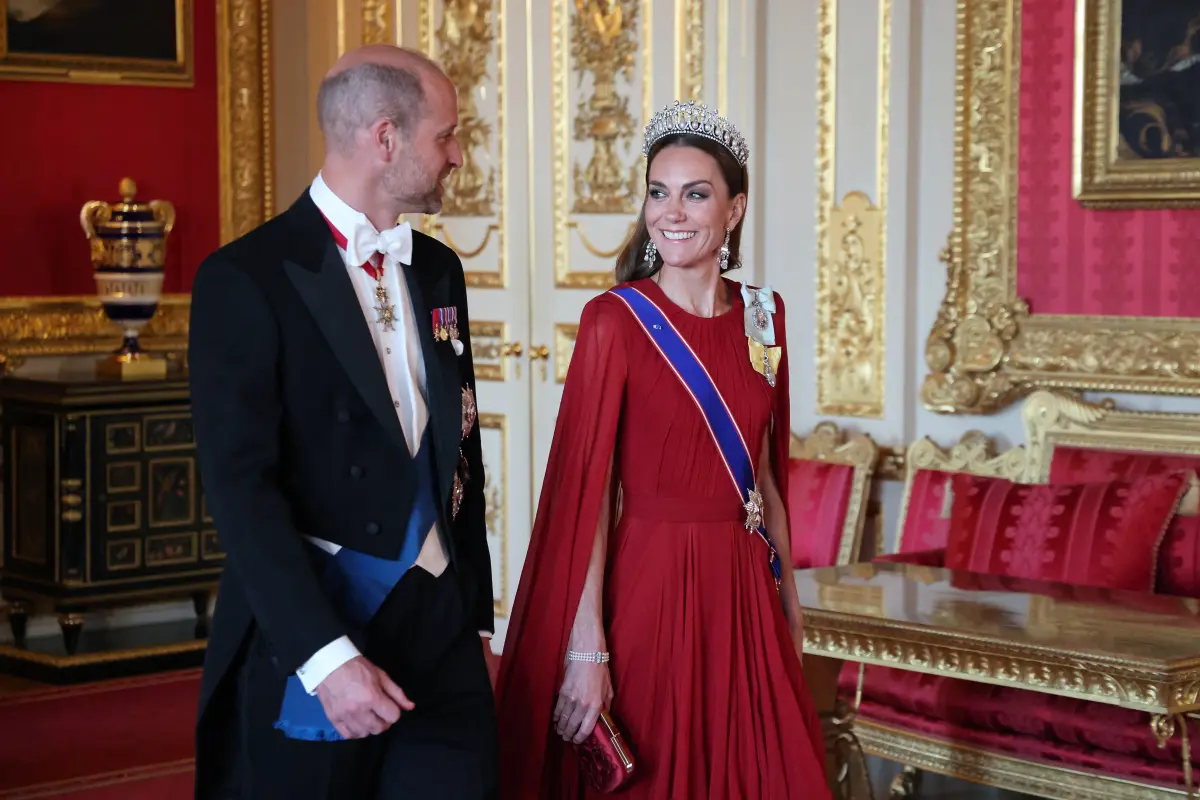 Prinzessin Kate trug bei Staatsbankett mit Macron ein rotes Kleid