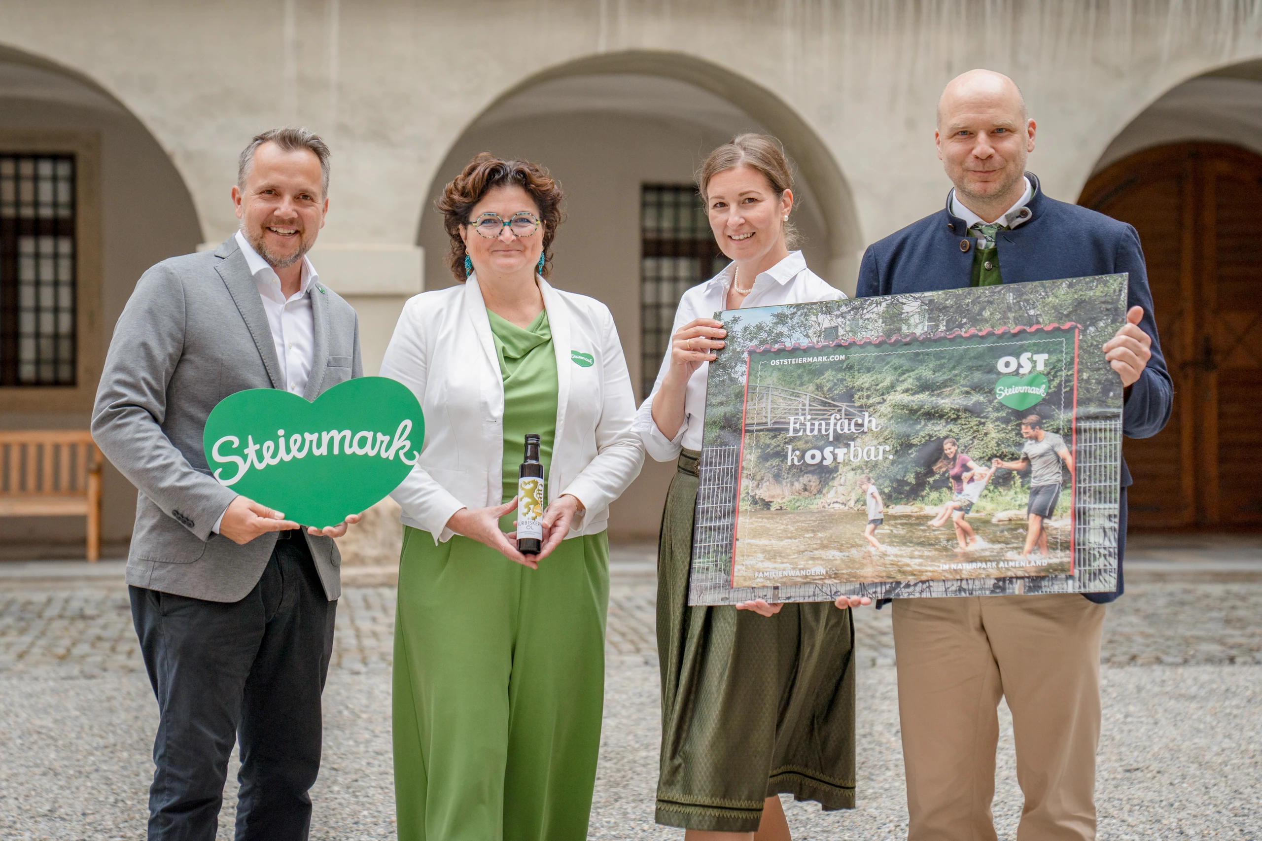 Einfach kOSTbar: Oststeiermark präsentiert neue Markenpositionierung mit Herz