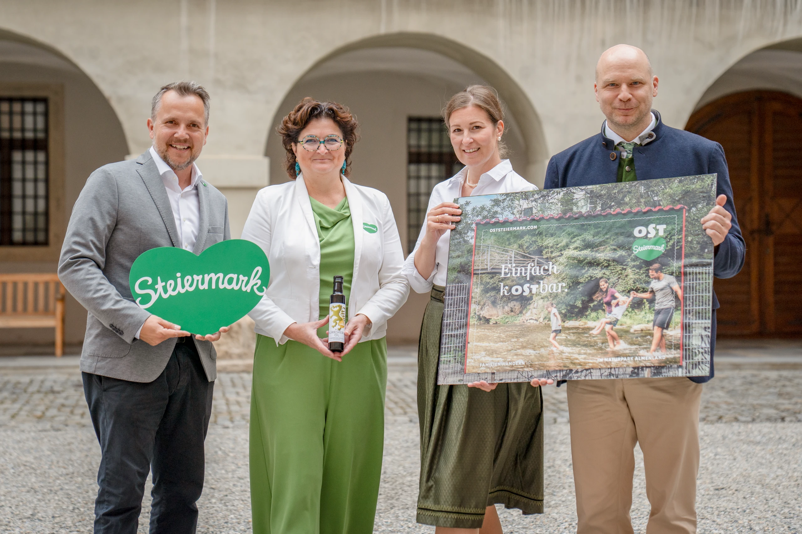 Einfach kOSTbar: Oststeiermark präsentiert neue Markenpositionierung mit Herz