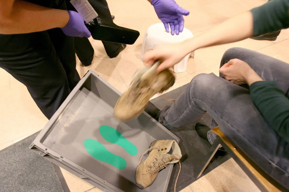 Es kommt zum Einsatz neuer Scanner und zusätzlicher Sicherheitskräfte