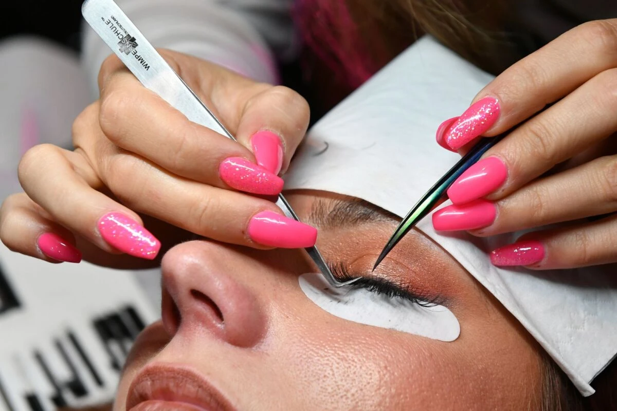 Für die Augen ist eine Wimpernverlängerung nicht unbedenklich
