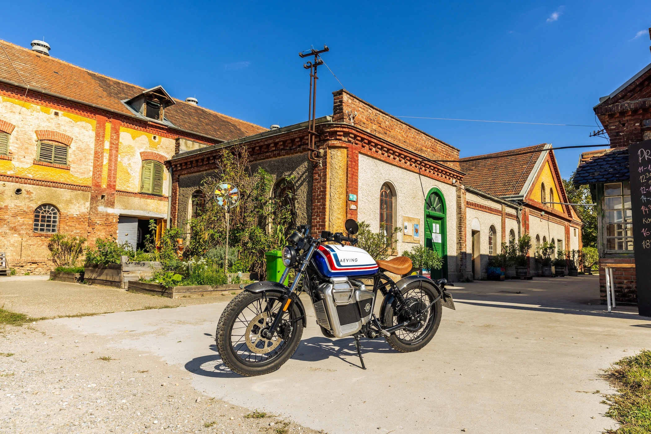 Der Schneckenzüchter und seine Maeving RM1S [Motorrad]