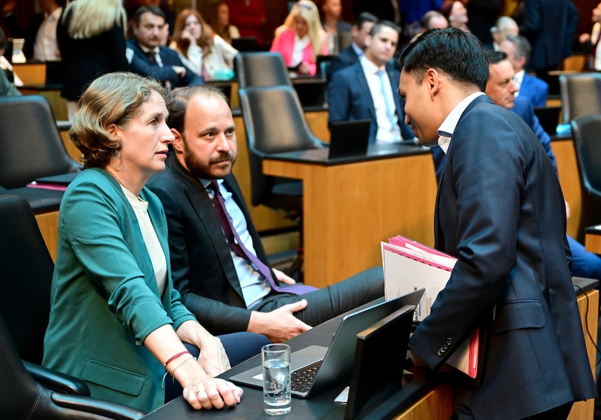 © APA / ROLAND SCHLAGER Blurred image background