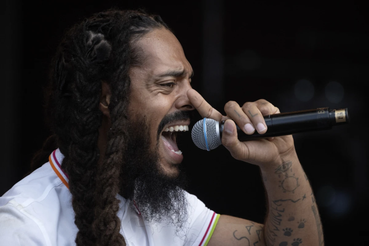 Bobby Vylan von Bob Vylan beim Glastonbury Festival