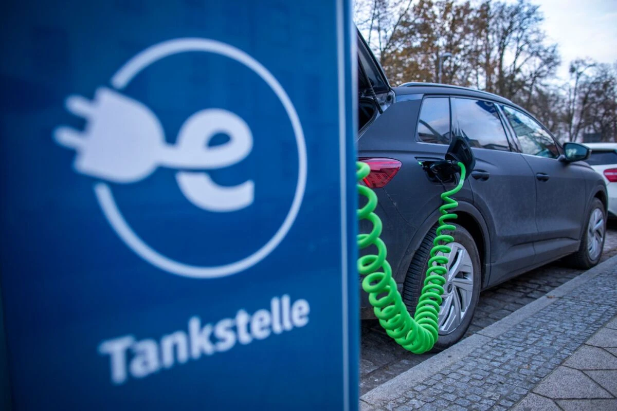 Stromtankendes Auto